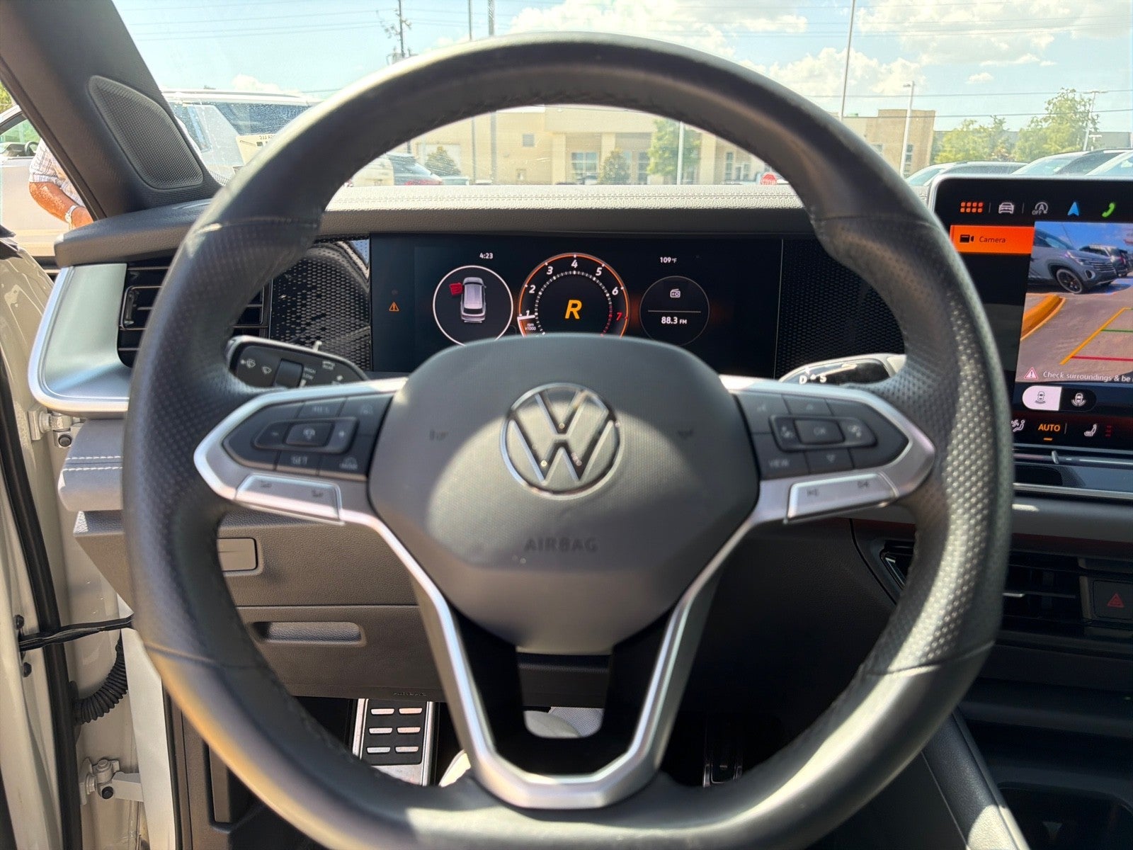 2025 Volkswagen Tiguan SE R-Line Black
