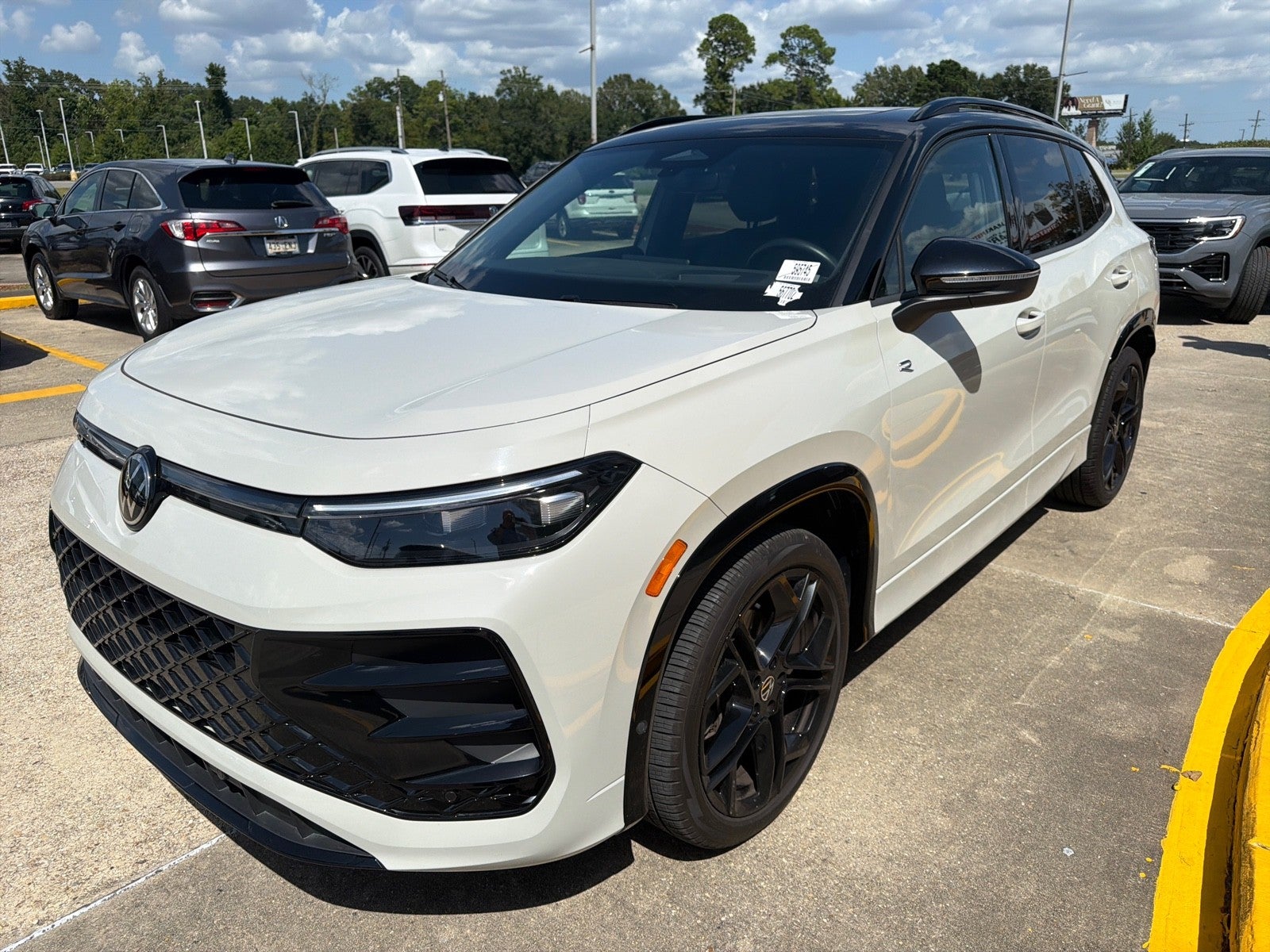 2025 Volkswagen Tiguan SE R-Line Black