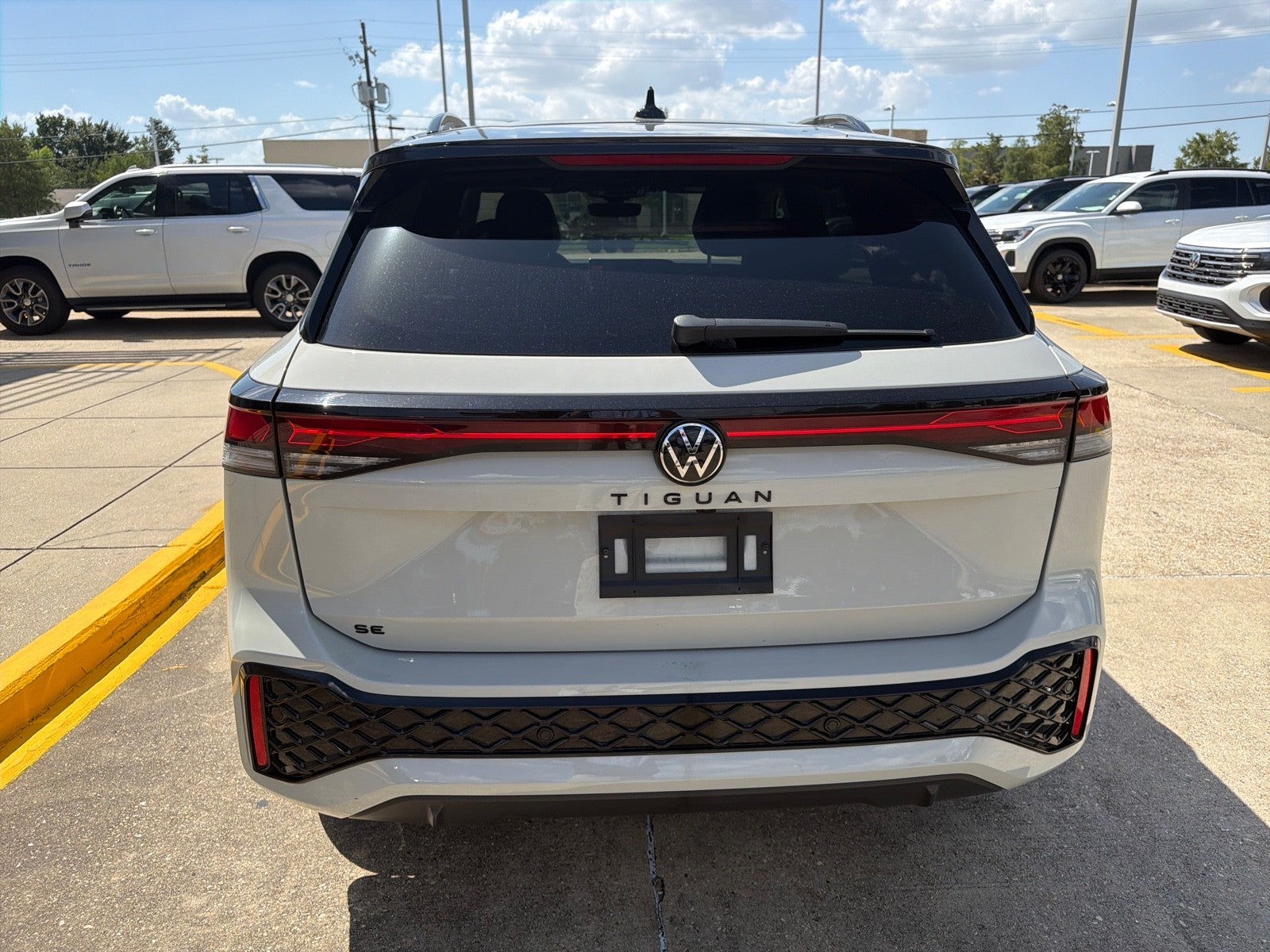 2025 Volkswagen Tiguan SE R-Line Black