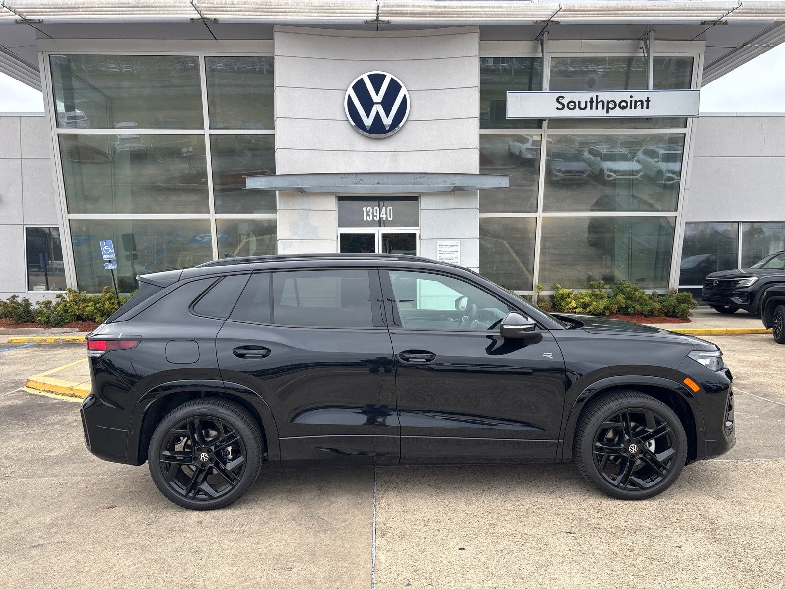 2026 Volkswagen Tiguan SE R-Line Black