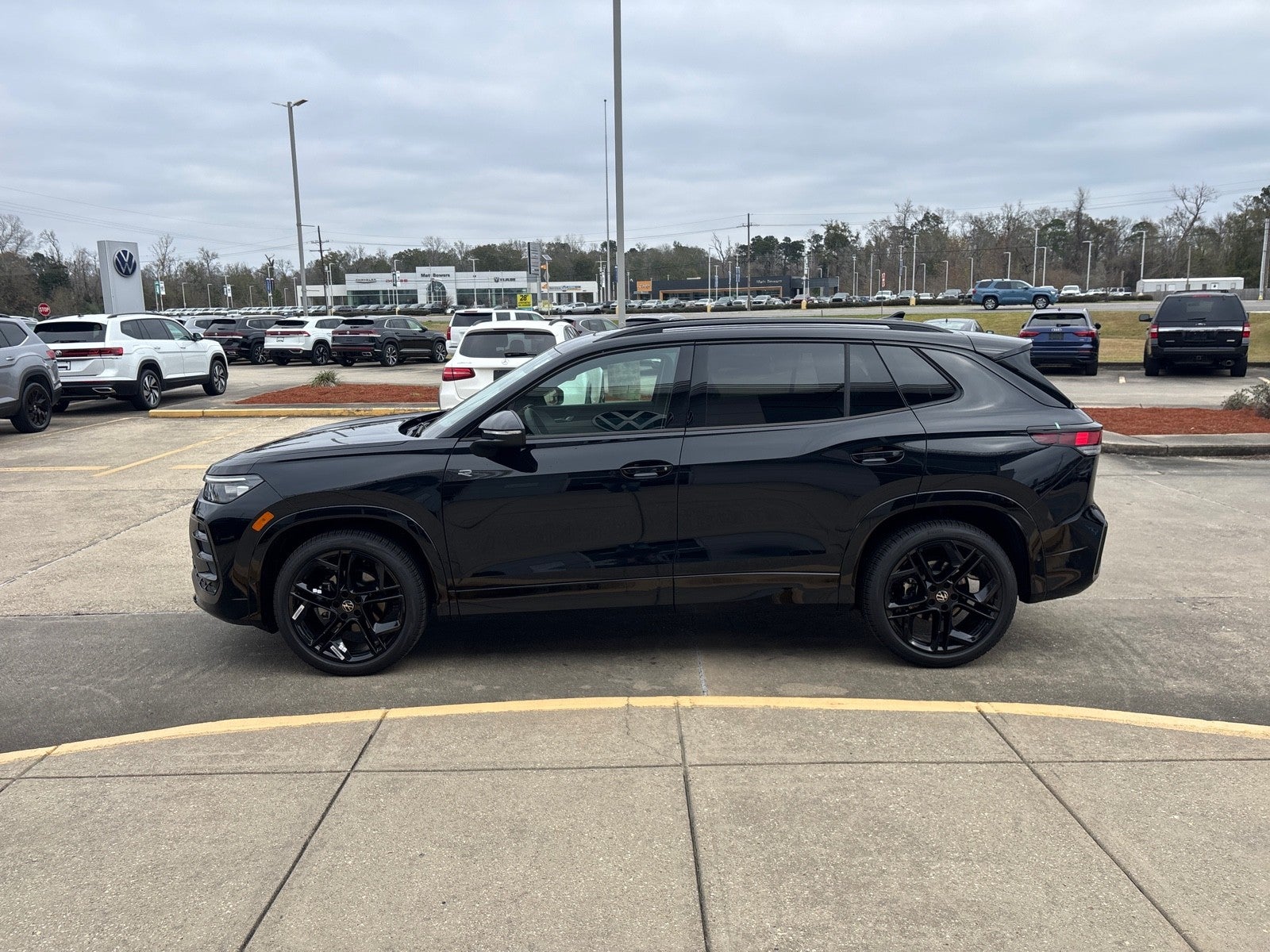 2026 Volkswagen Tiguan SE R-Line Black