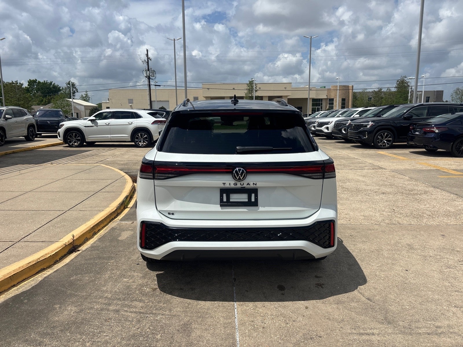 2026 Volkswagen Tiguan SE R-Line Black