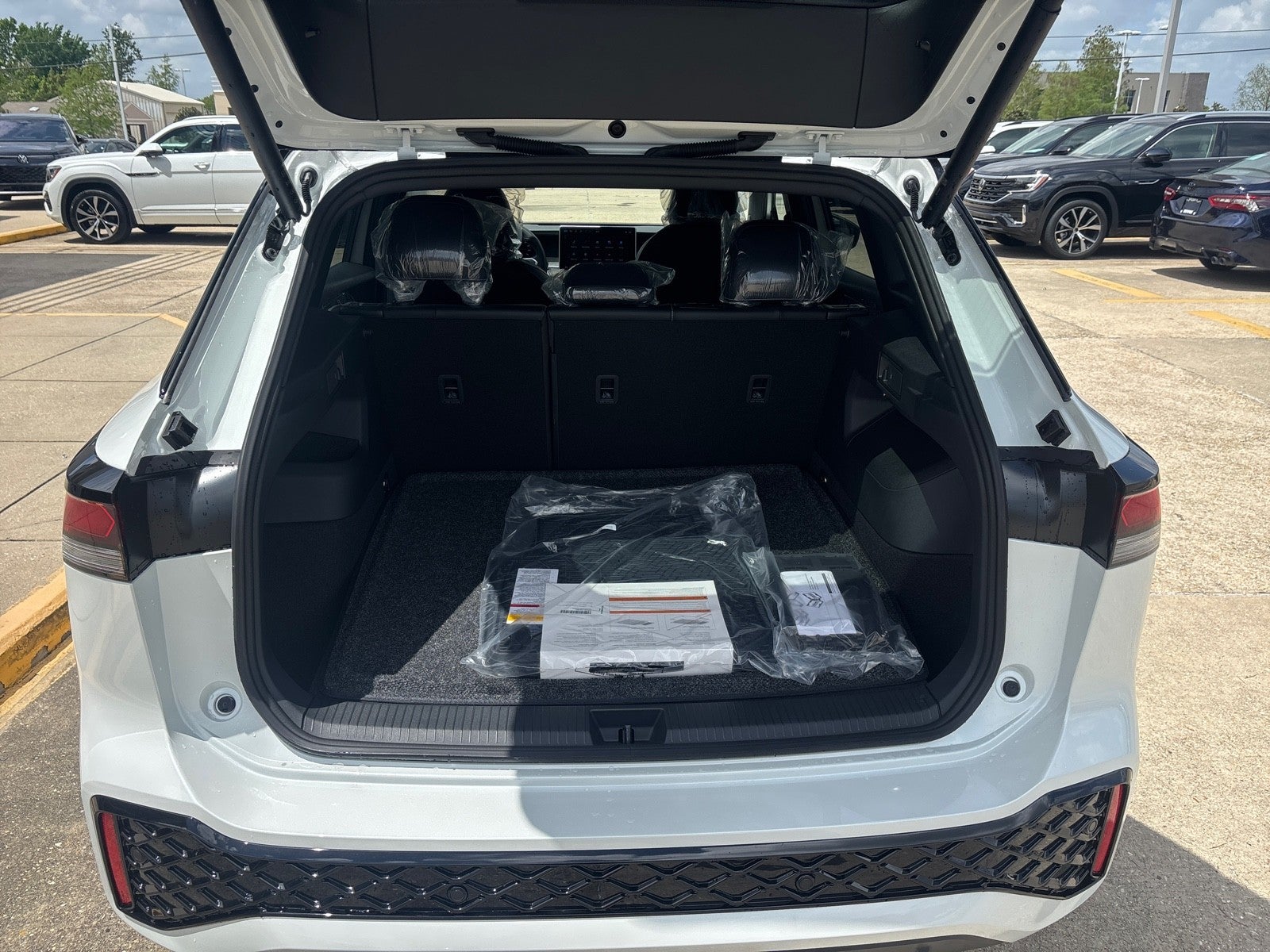 2026 Volkswagen Tiguan SE R-Line Black