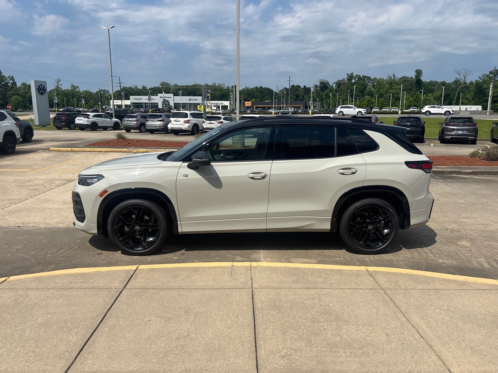 2026 Volkswagen Tiguan SE R-Line Black