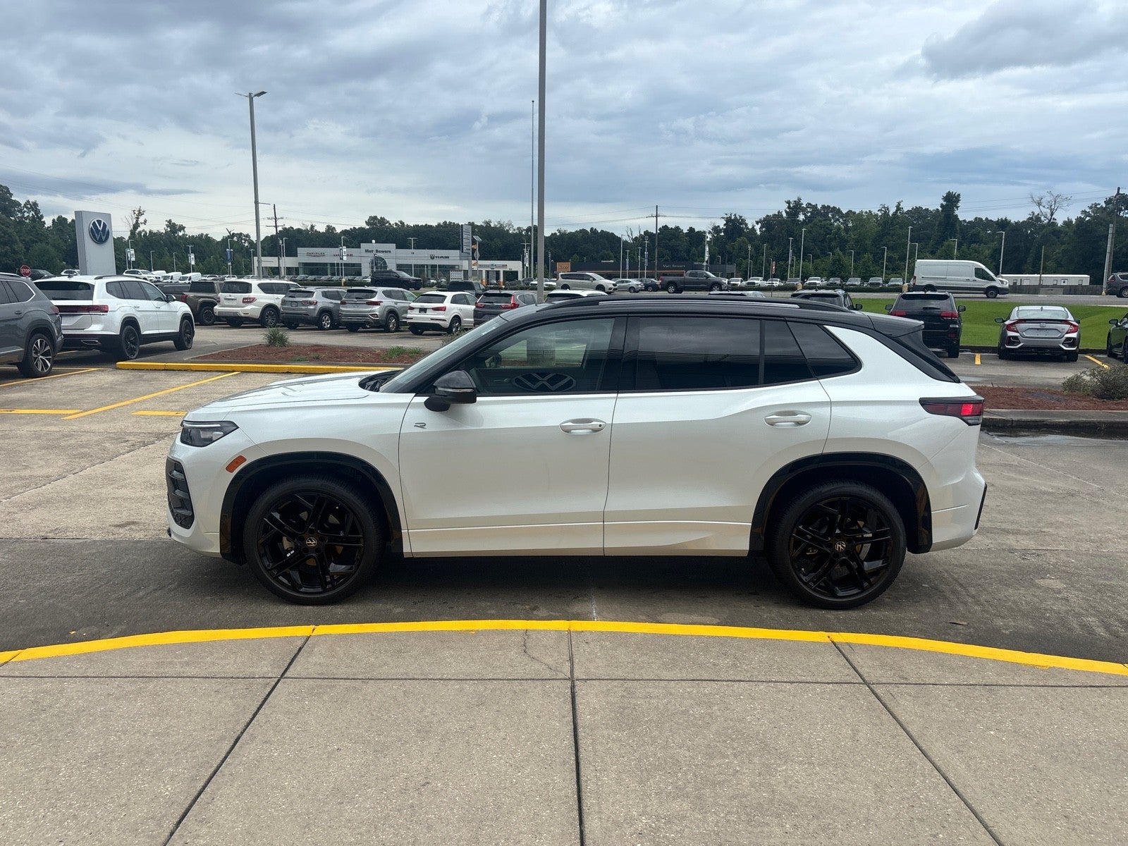 2026 Volkswagen Tiguan SE R-Line Black