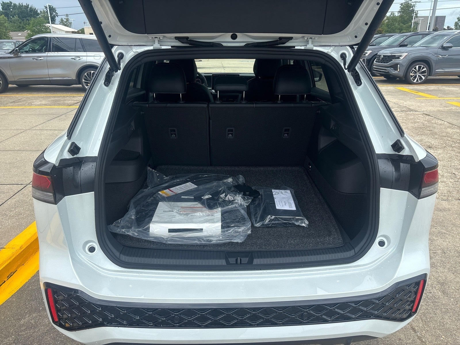 2026 Volkswagen Tiguan SE R-Line Black
