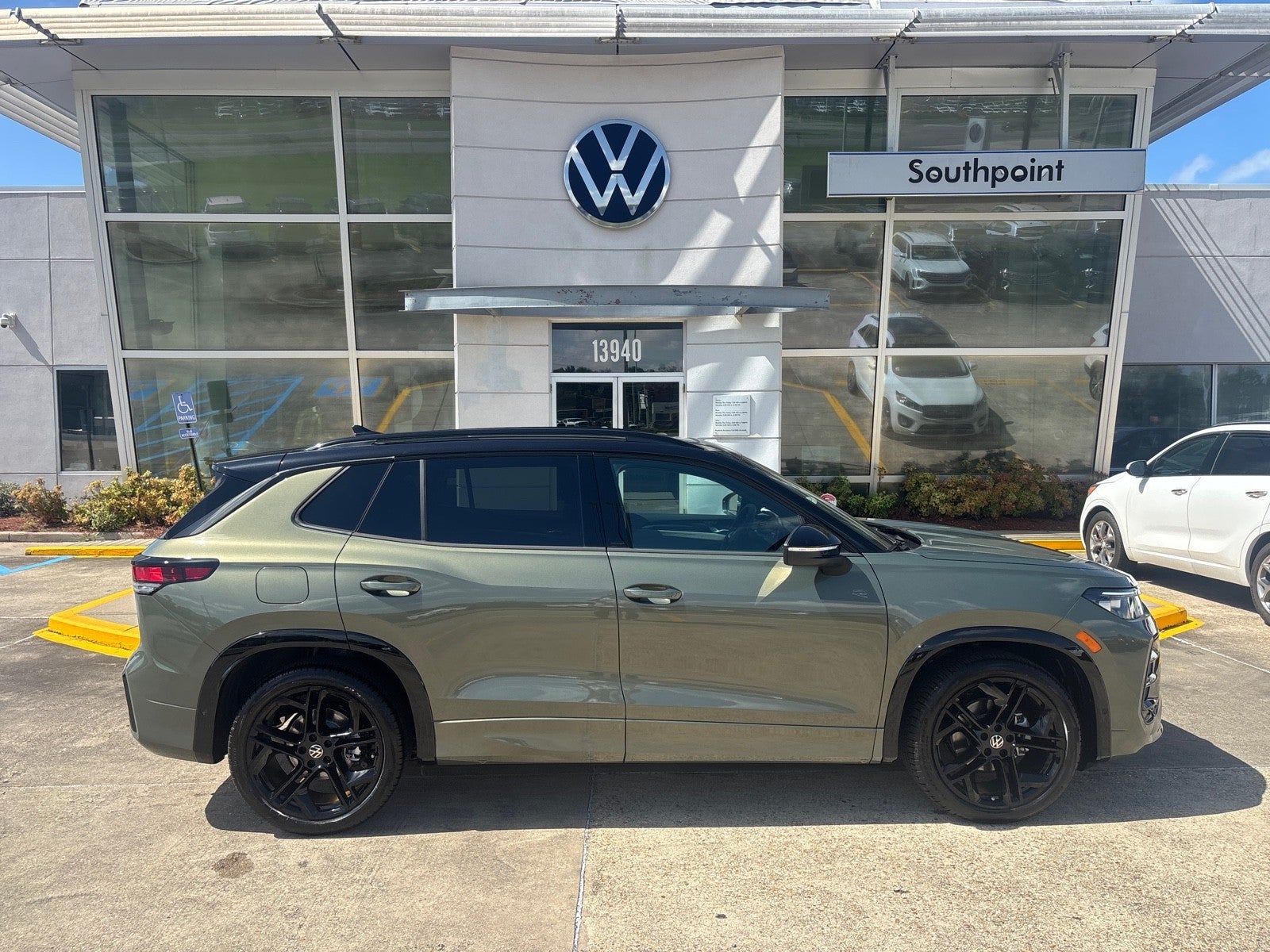 2026 Volkswagen Tiguan SE R-Line Black
