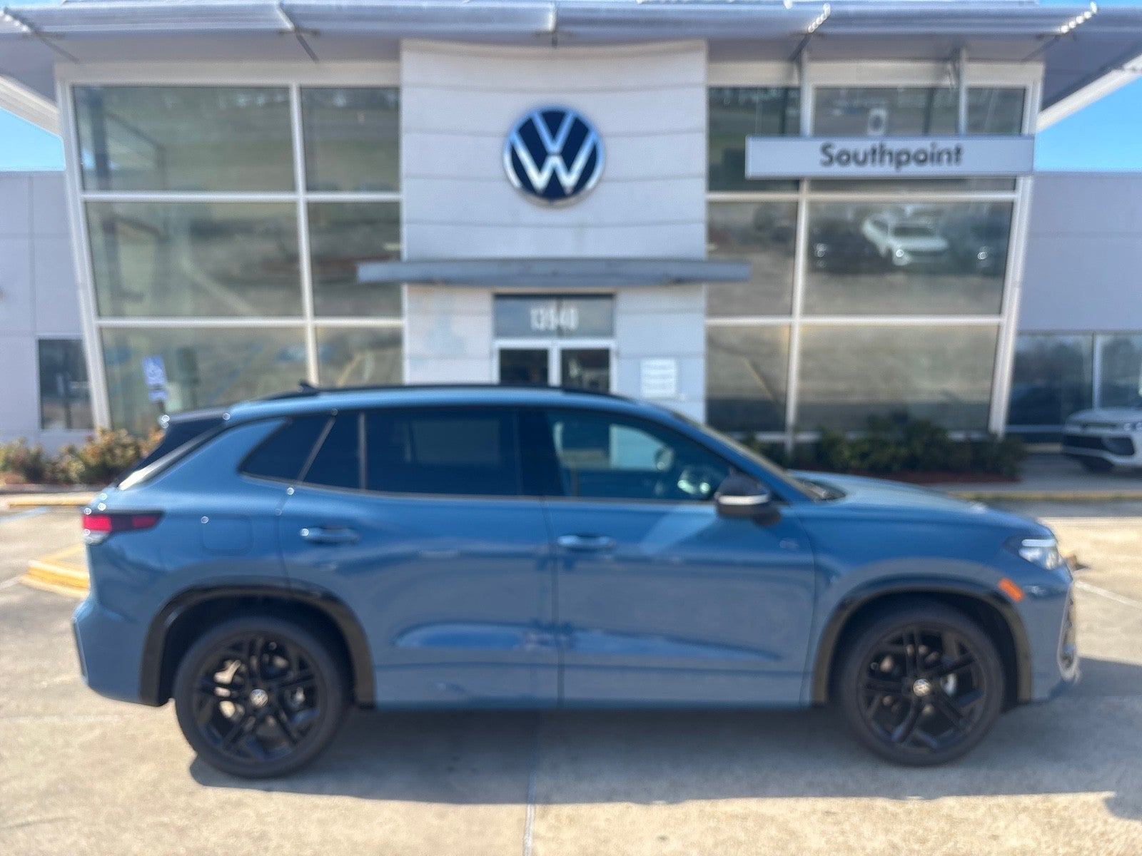 2026 Volkswagen Tiguan SE R-Line Black