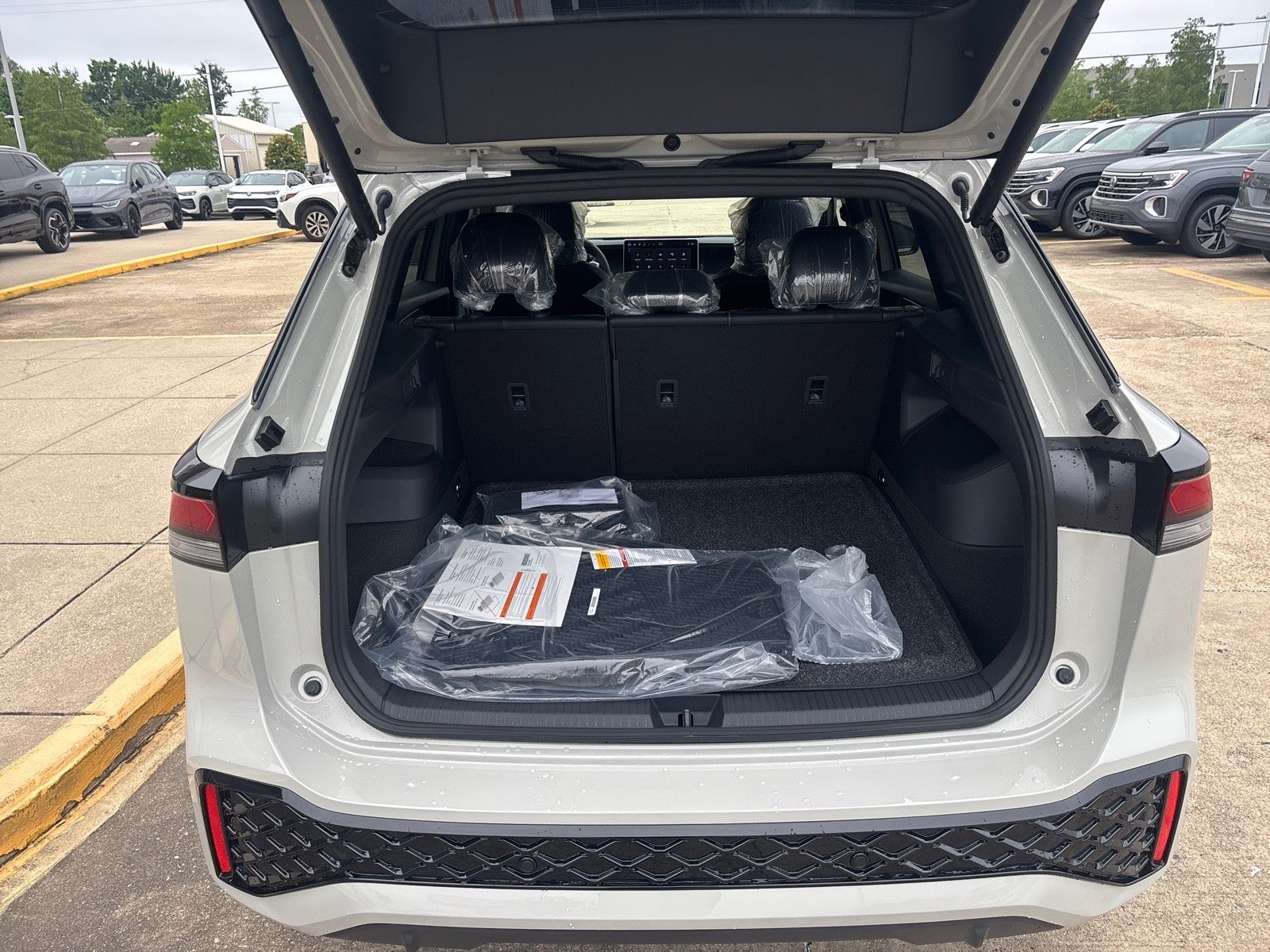 2026 Volkswagen Tiguan SE R-Line Black