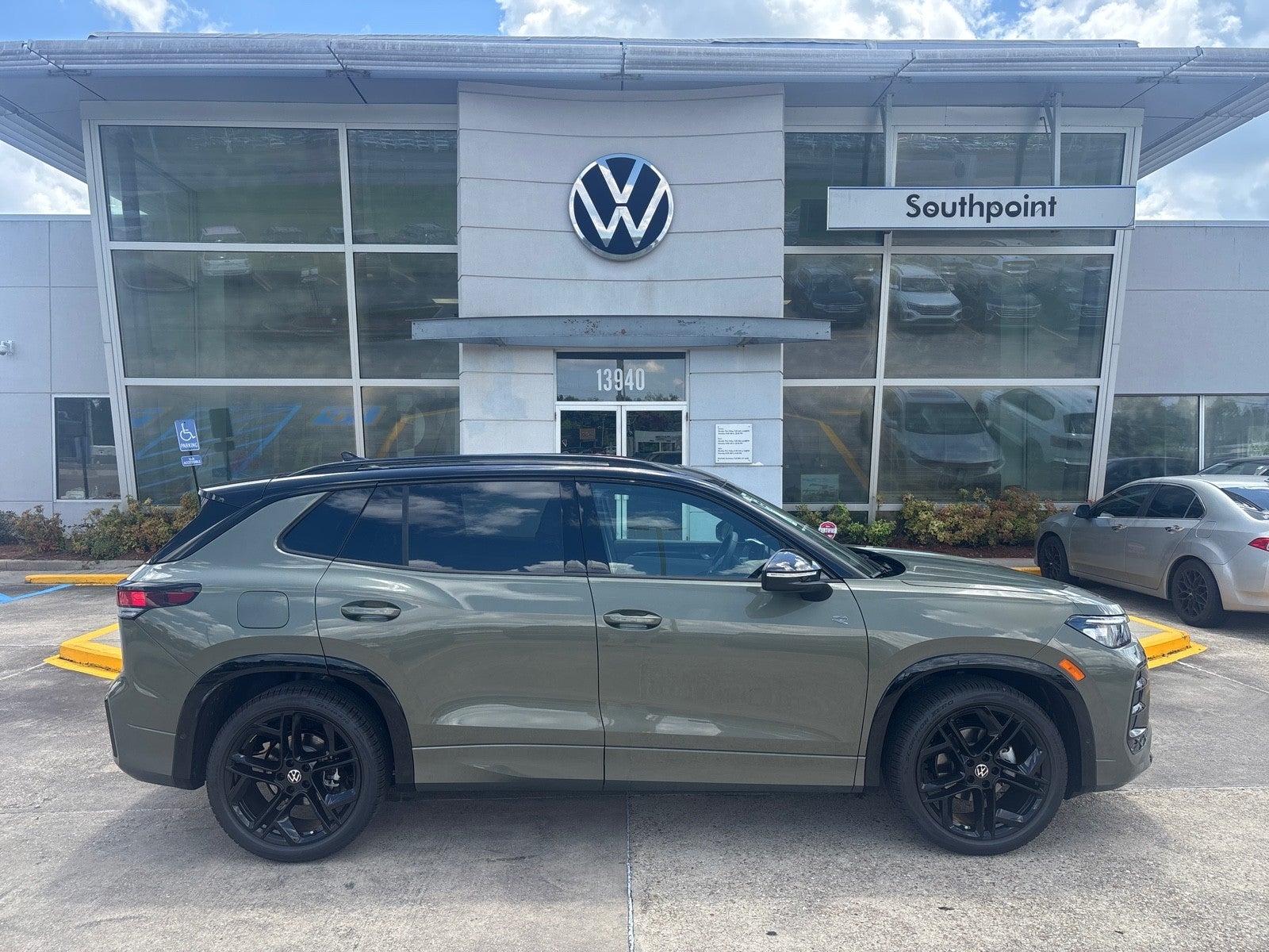 2026 Volkswagen Tiguan SE R-Line Black