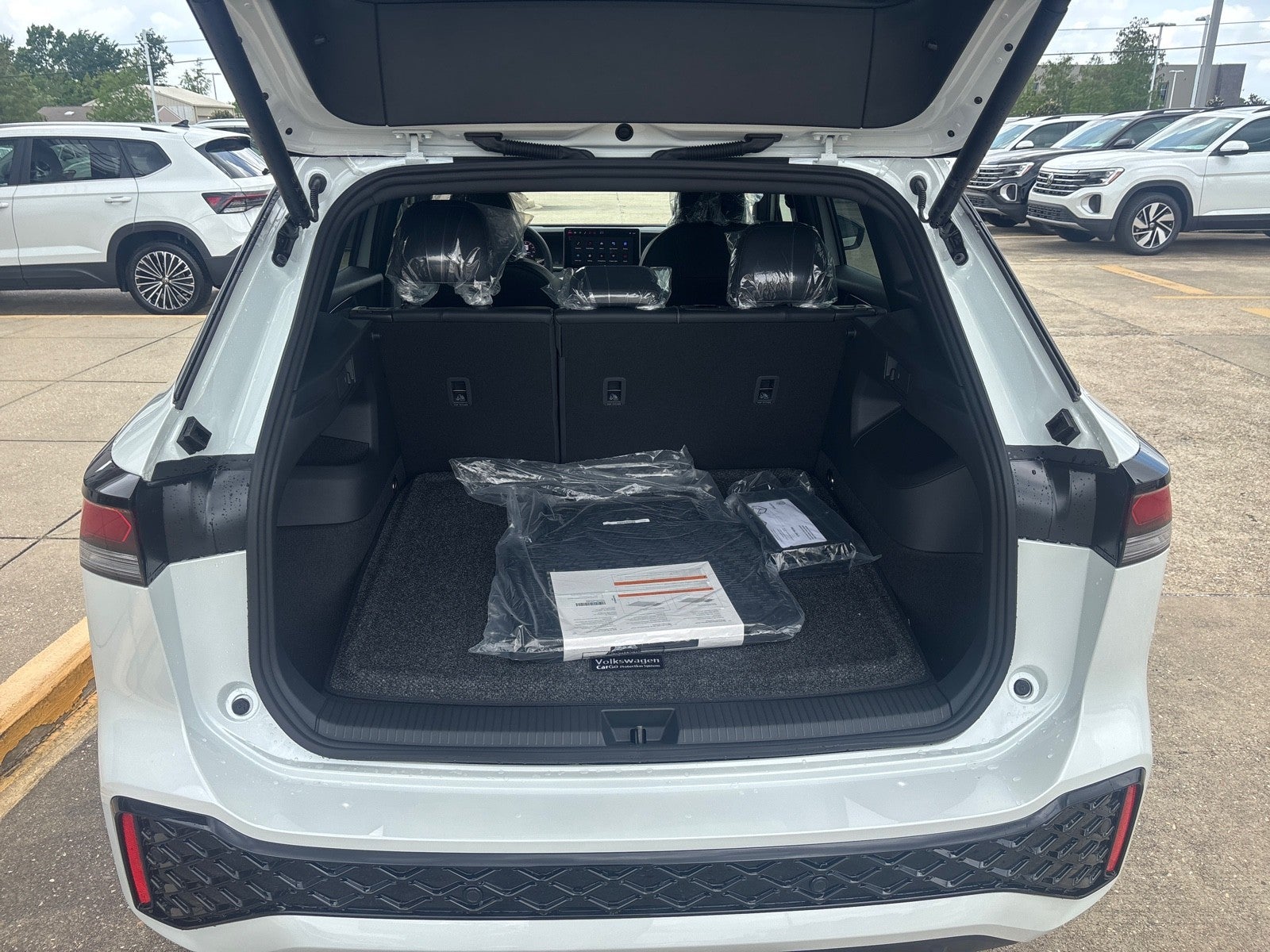 2026 Volkswagen Tiguan SE R-Line Black