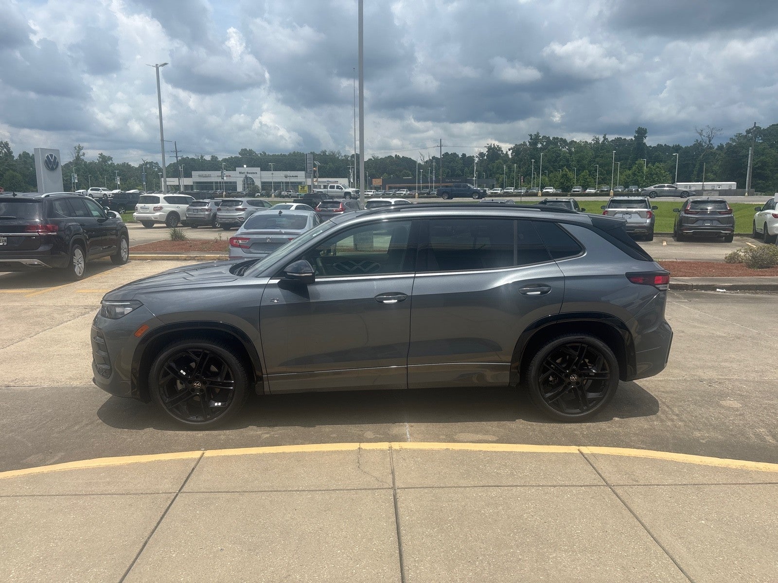 2026 Volkswagen Tiguan SE R-Line Black