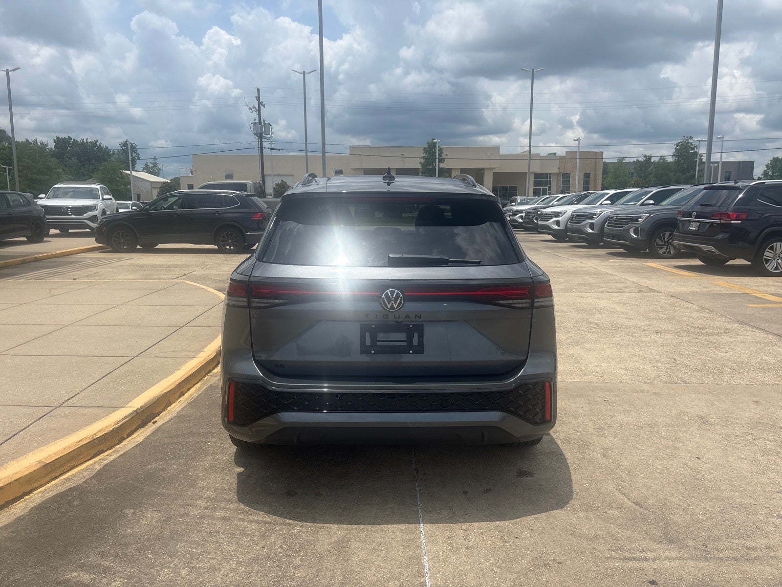 2026 Volkswagen Tiguan SE R-Line Black