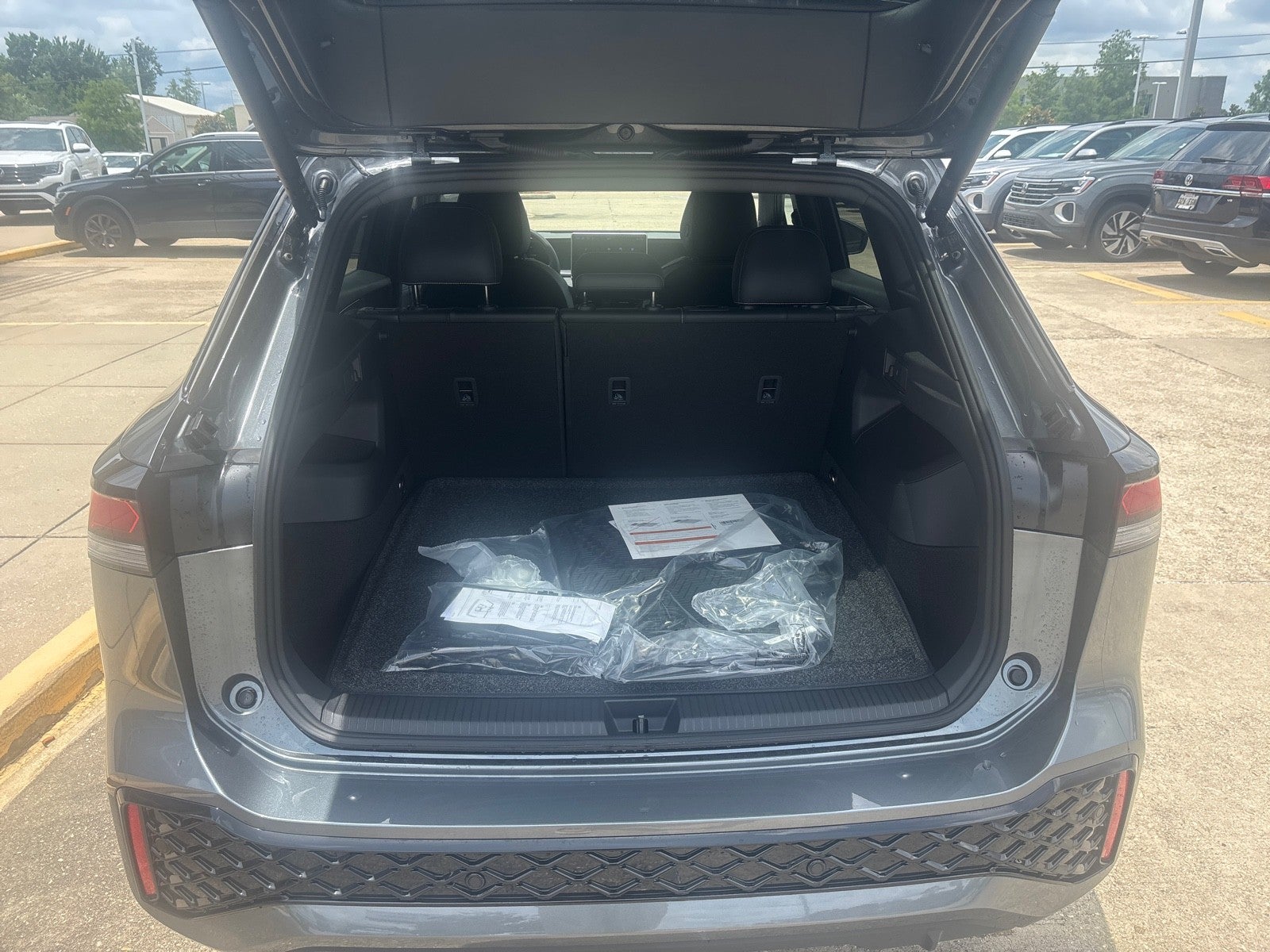 2026 Volkswagen Tiguan SE R-Line Black