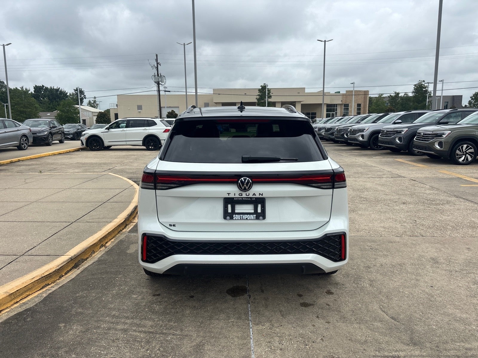 2026 Volkswagen Tiguan SE R-Line Black