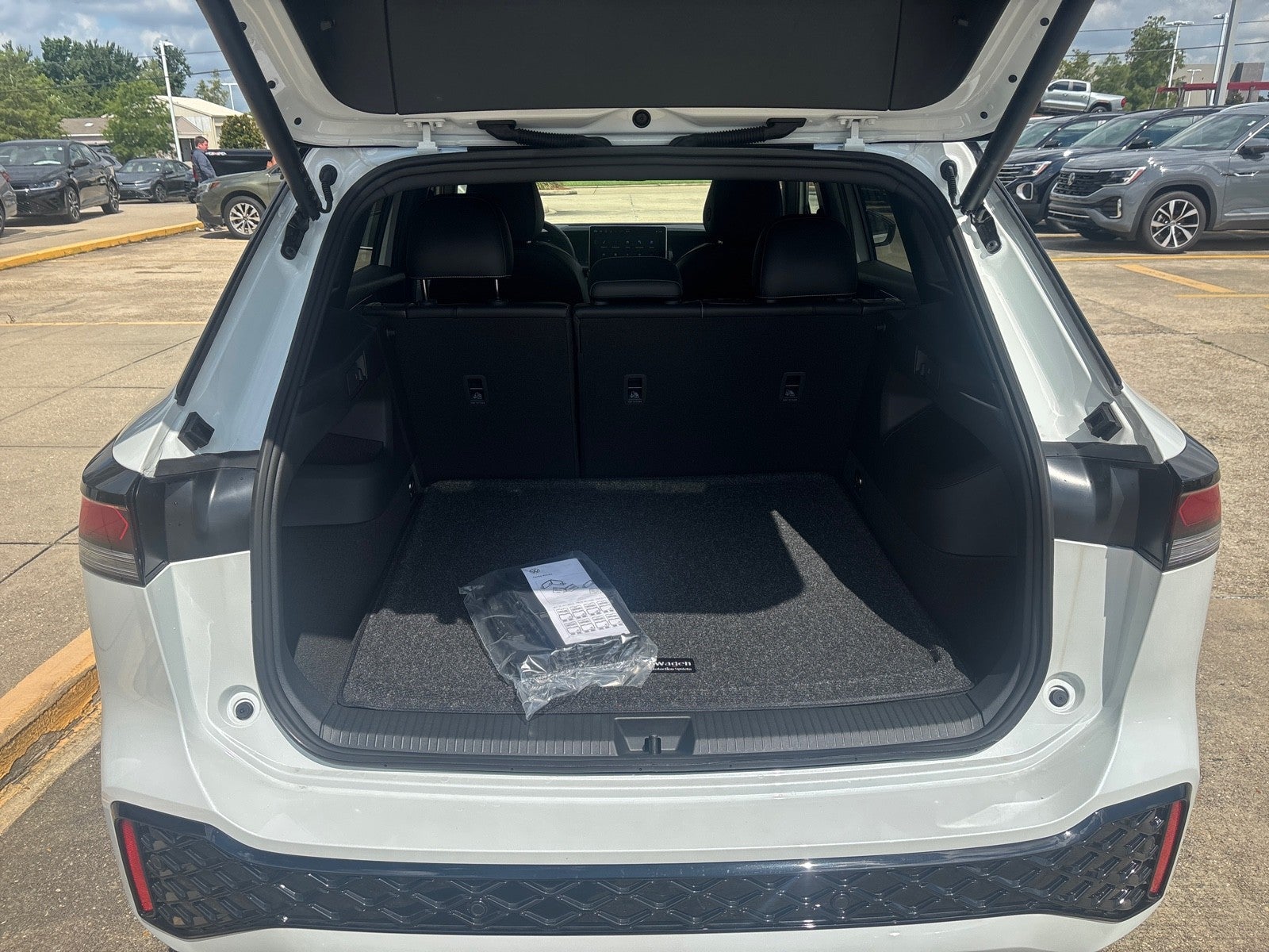2026 Volkswagen Tiguan SE R-Line Black