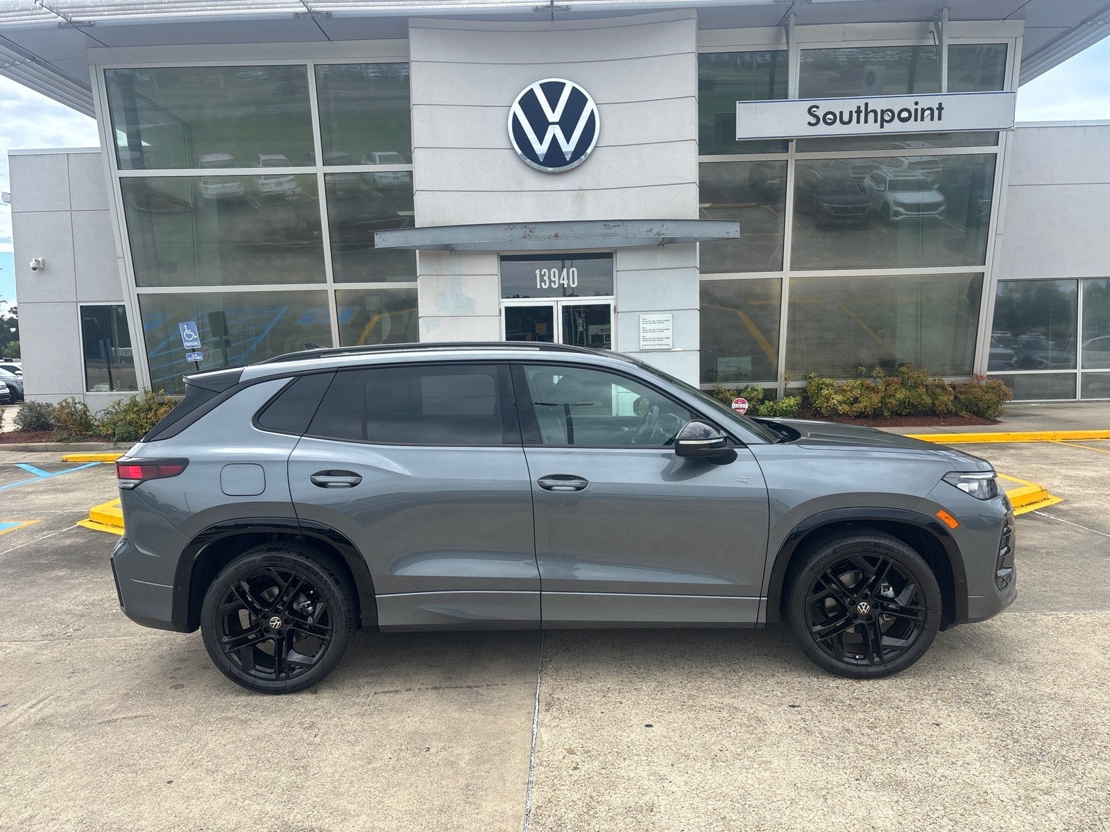 2026 Volkswagen Tiguan SE R-Line Black
