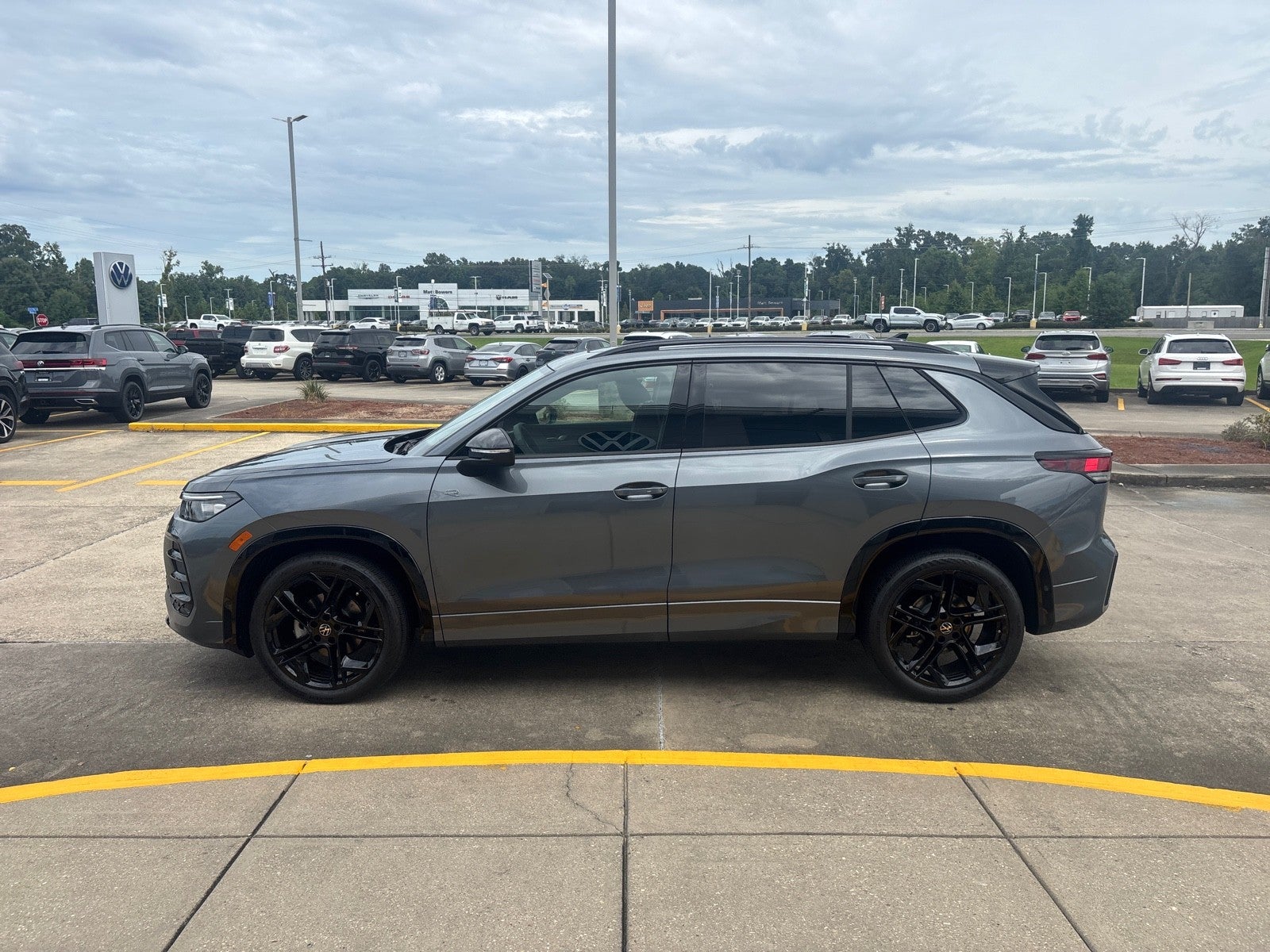 2026 Volkswagen Tiguan SE R-Line Black