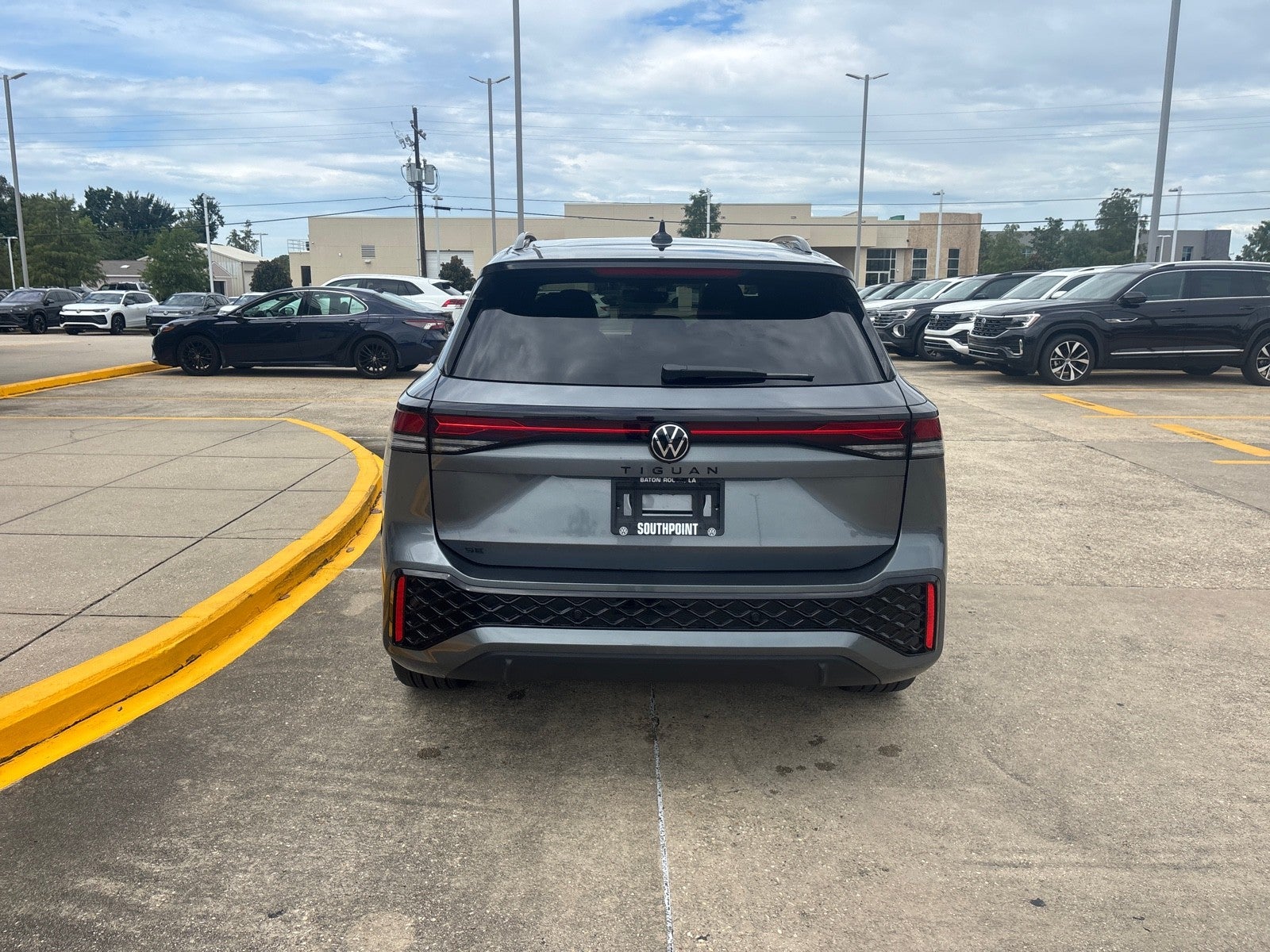 2026 Volkswagen Tiguan SE R-Line Black