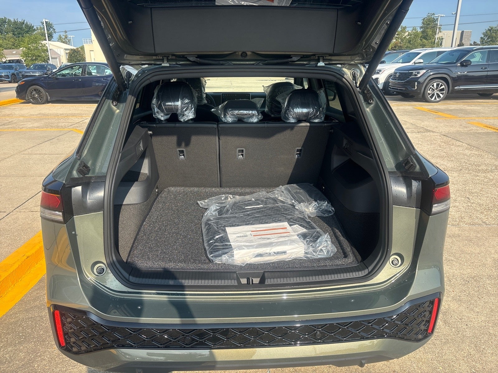 2026 Volkswagen Tiguan SE R-Line Black