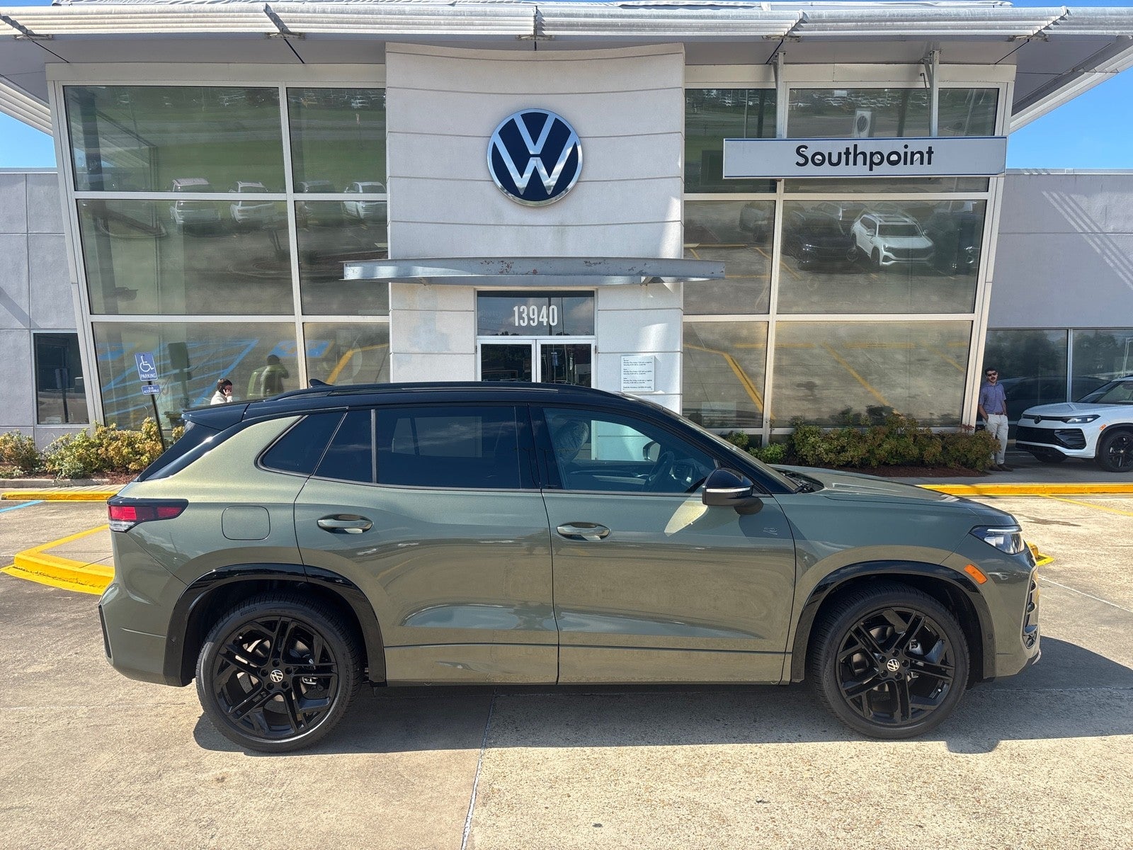 2026 Volkswagen Tiguan SE R-Line Black