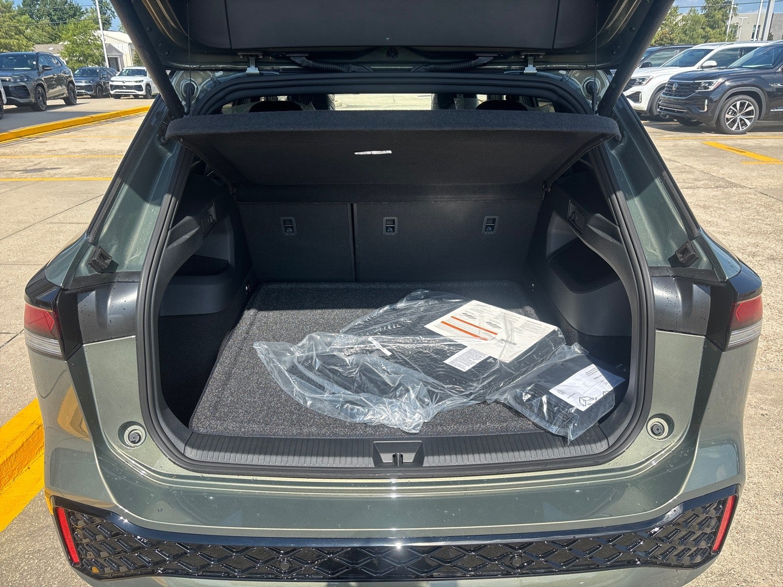 2026 Volkswagen Tiguan SE R-Line Black