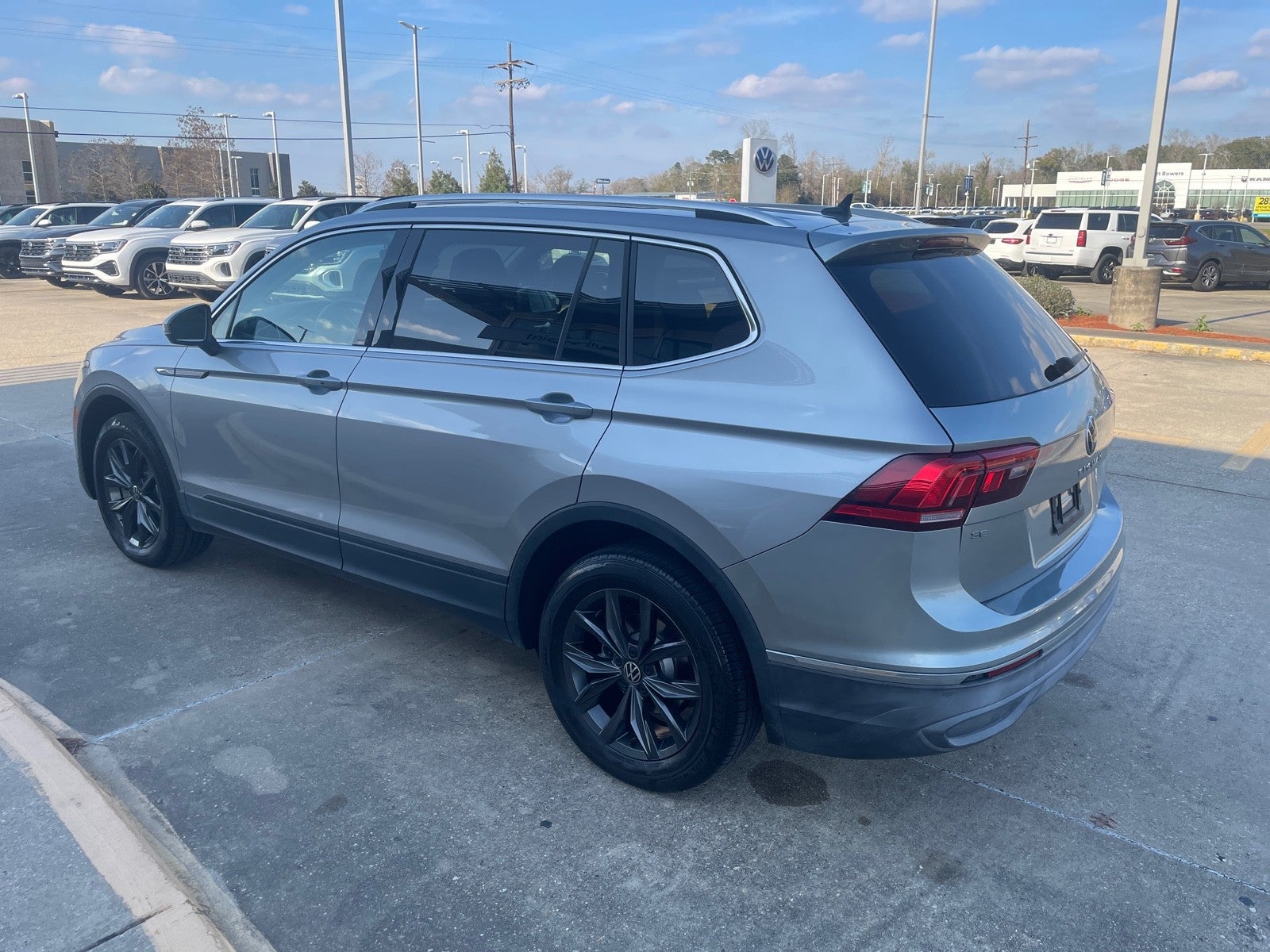 2023 Volkswagen Tiguan SE