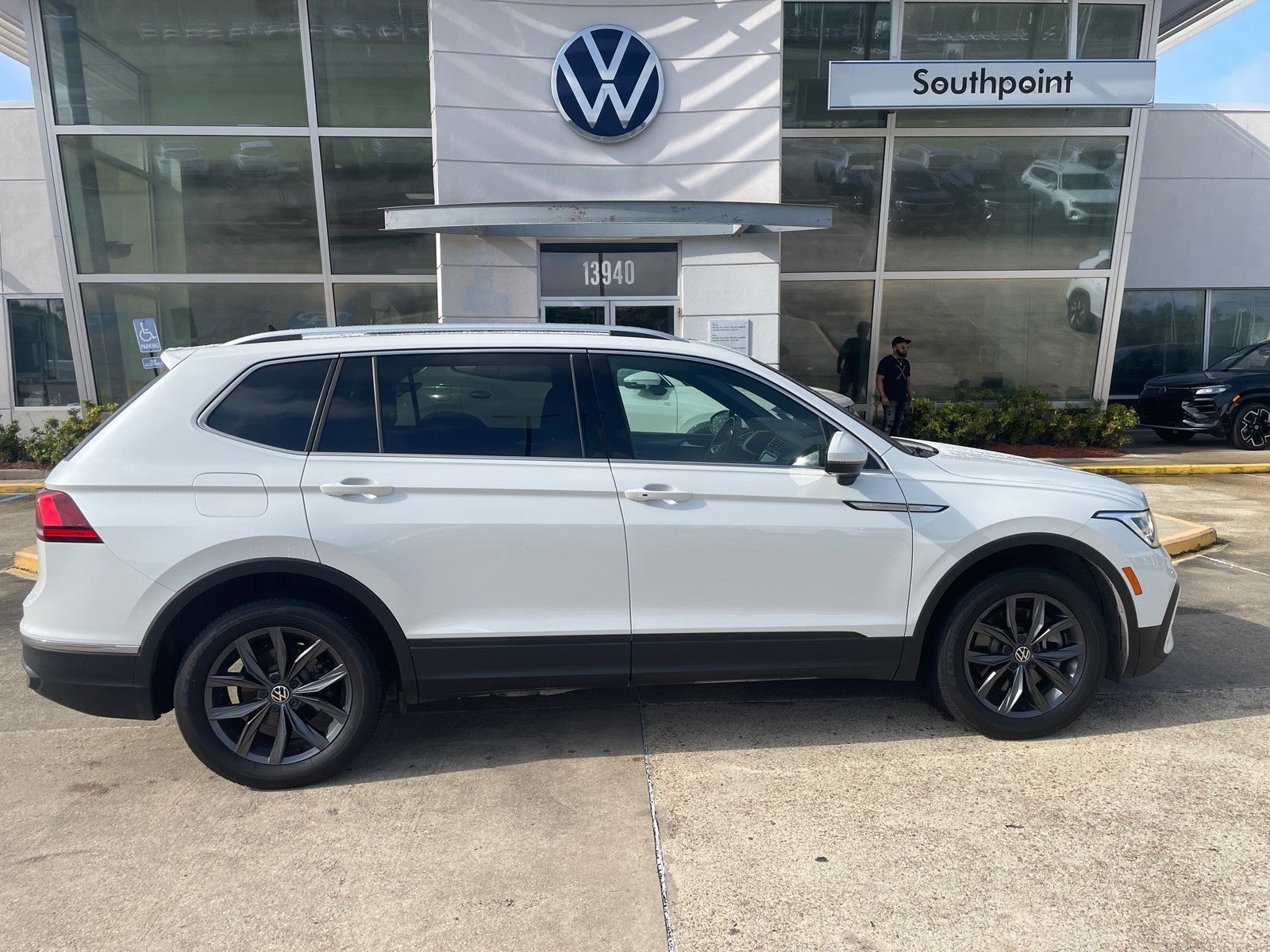 2023 Volkswagen Tiguan SE