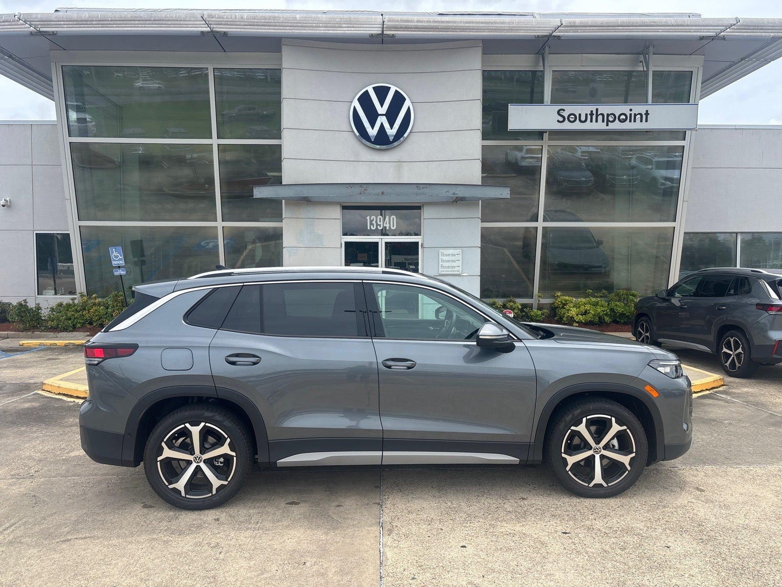 2026 Volkswagen Tiguan 2.0T SE's photo