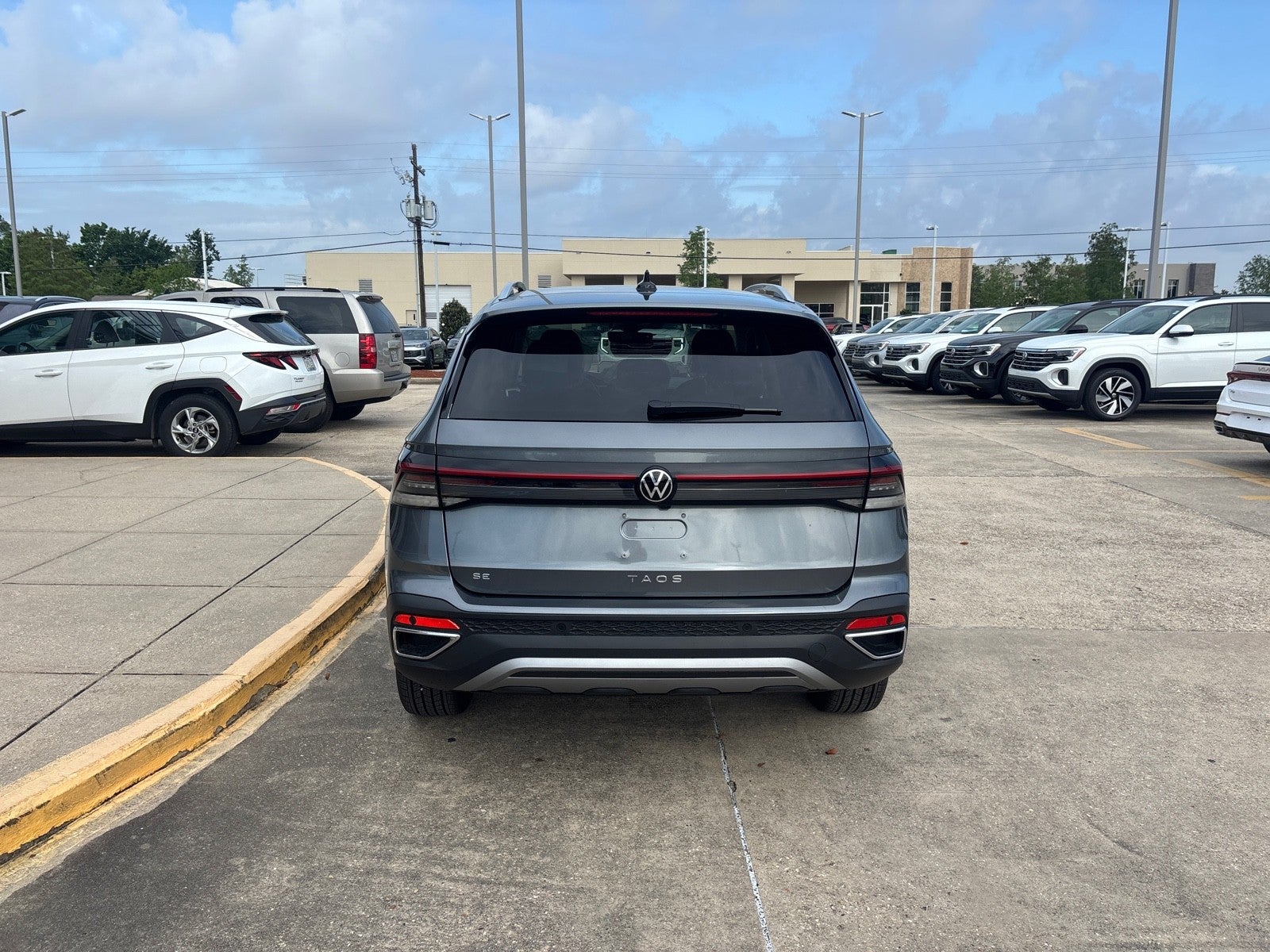 2026 Volkswagen Taos SE