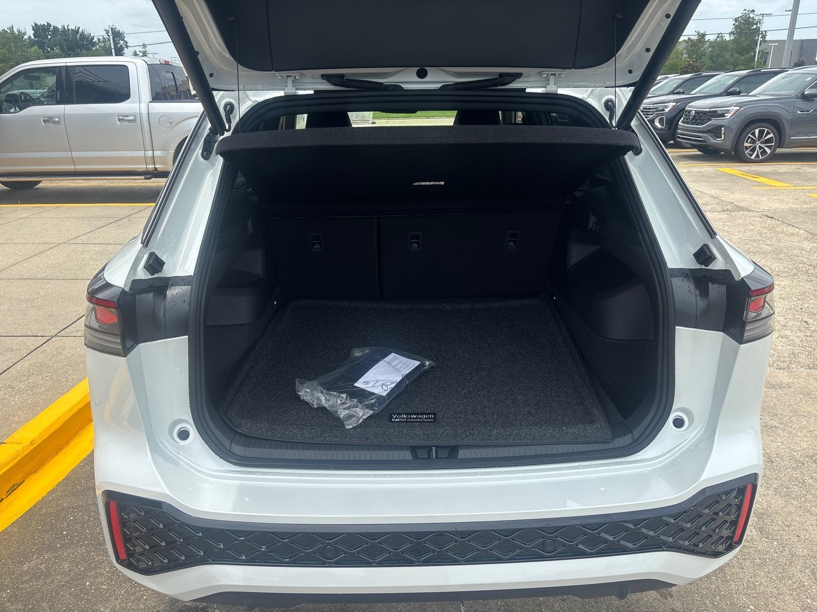 2026 Volkswagen Tiguan SEL R-Line Turbo