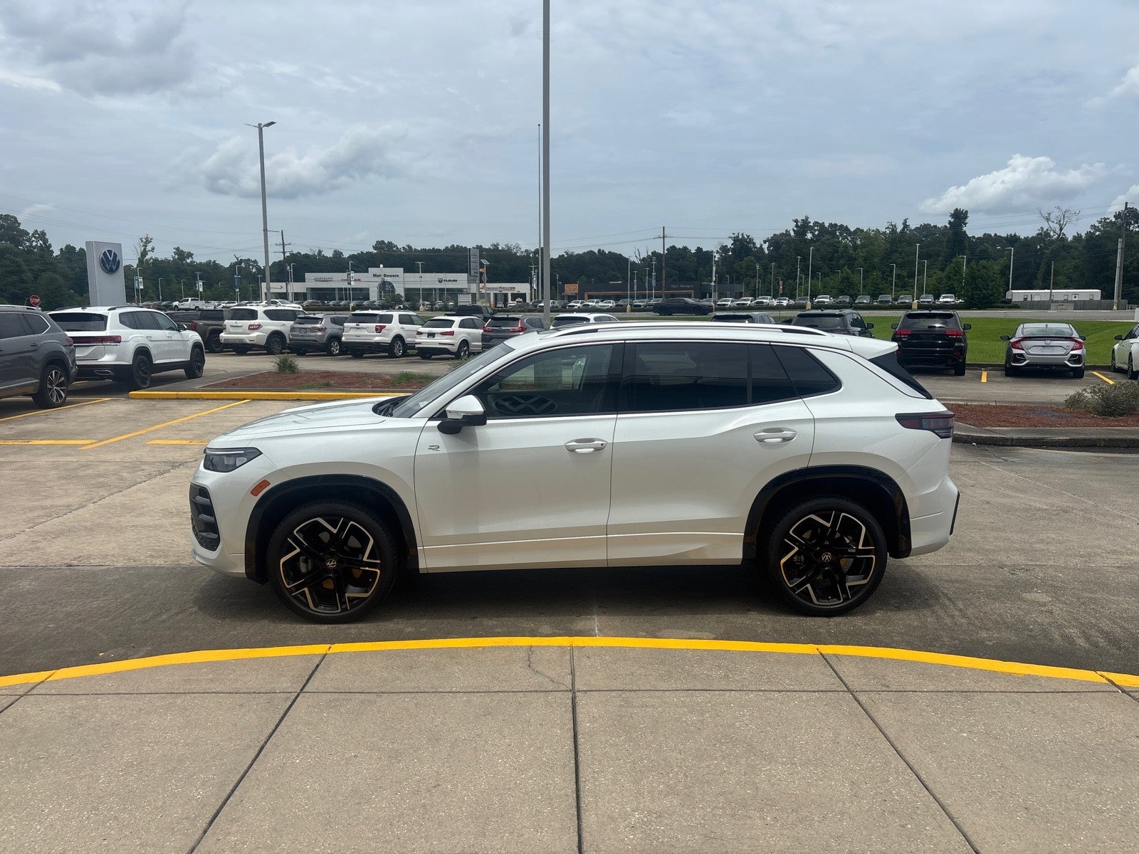 2026 Volkswagen Tiguan SEL R-Line Turbo