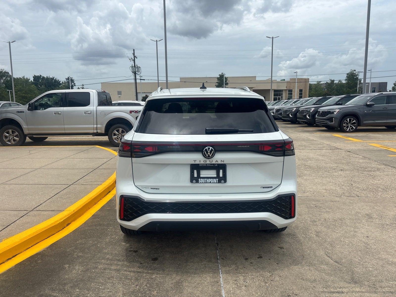 2026 Volkswagen Tiguan SEL R-Line Turbo