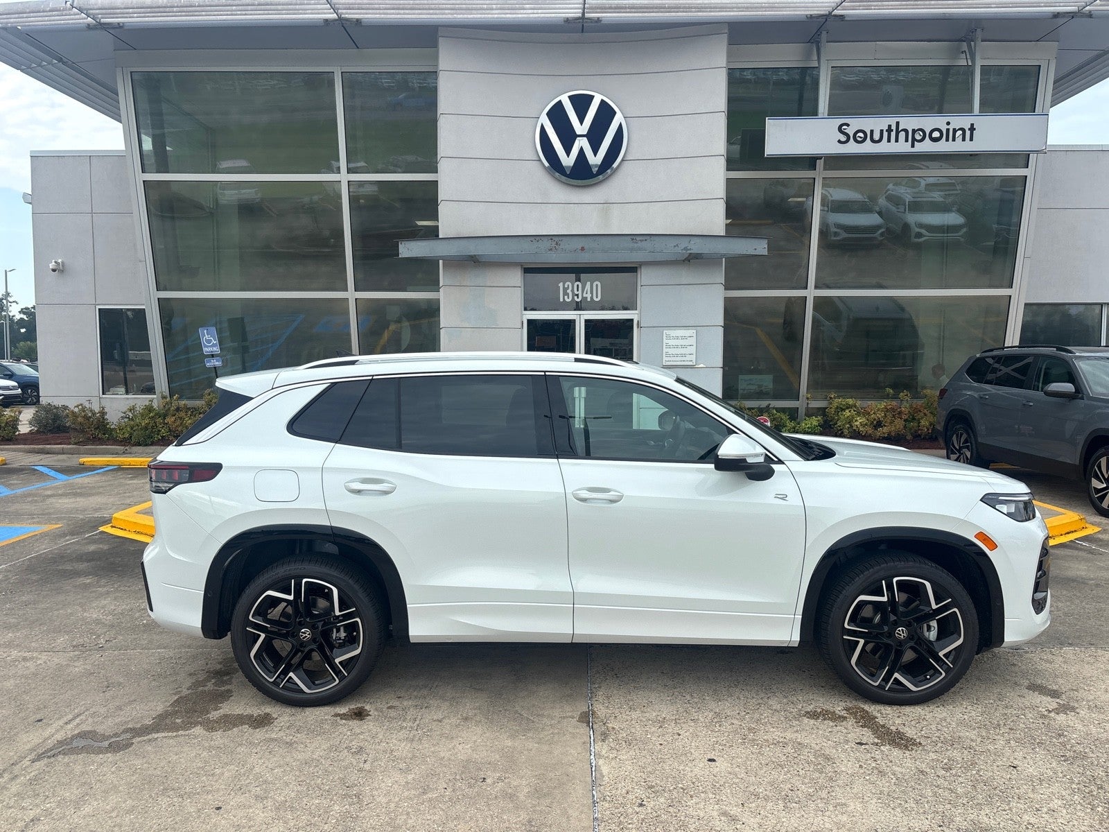 2026 Volkswagen Tiguan SEL R-Line Turbo