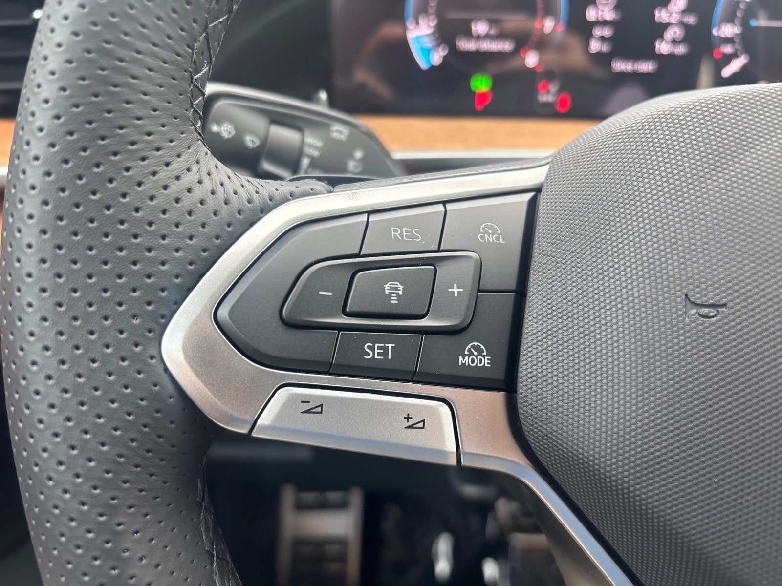 2026 Volkswagen Tiguan SEL R-Line Turbo