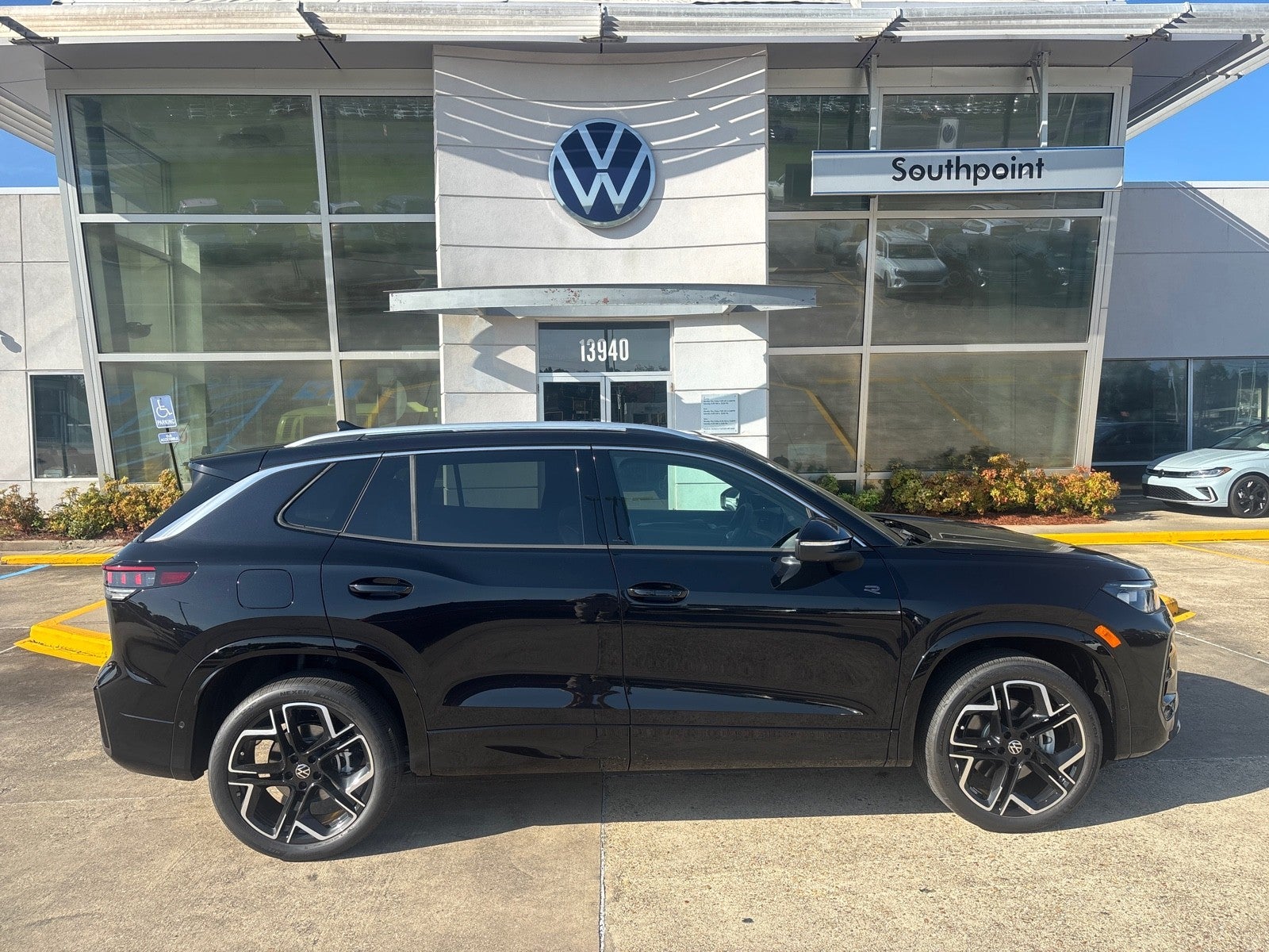 2026 Volkswagen Tiguan SEL R-Line Turbo