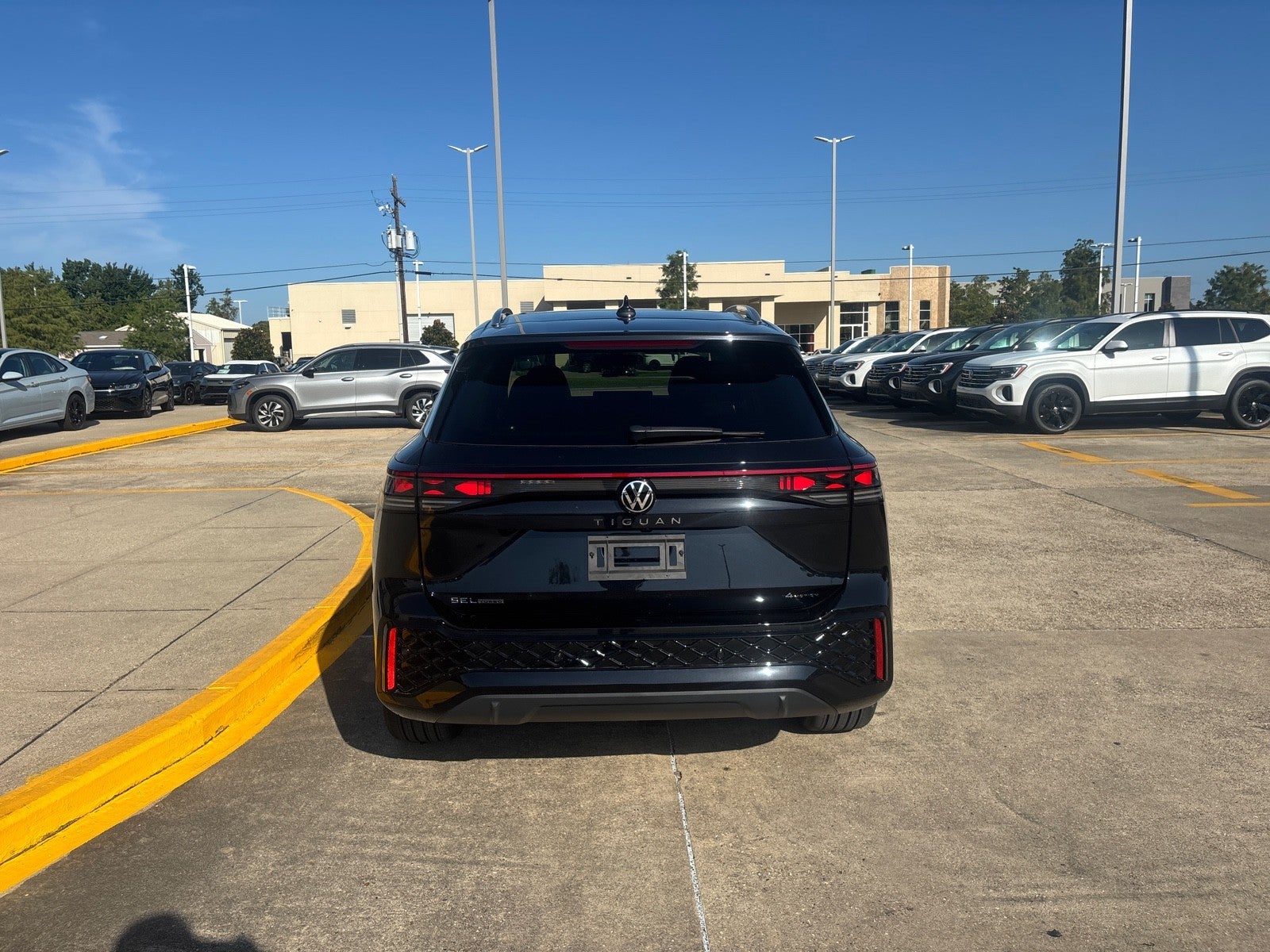 2026 Volkswagen Tiguan SEL R-Line Turbo