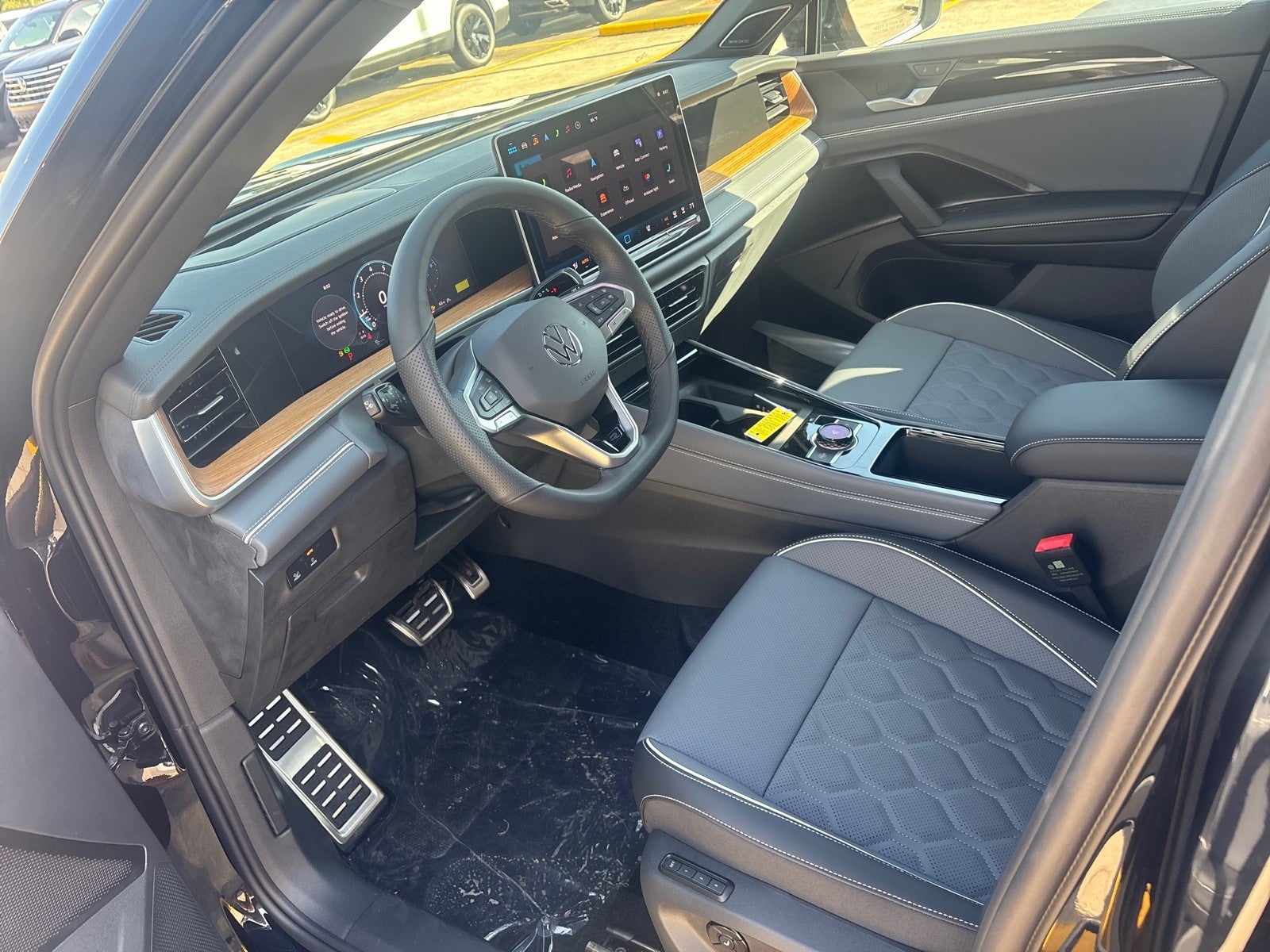 2026 Volkswagen Tiguan SEL R-Line Turbo