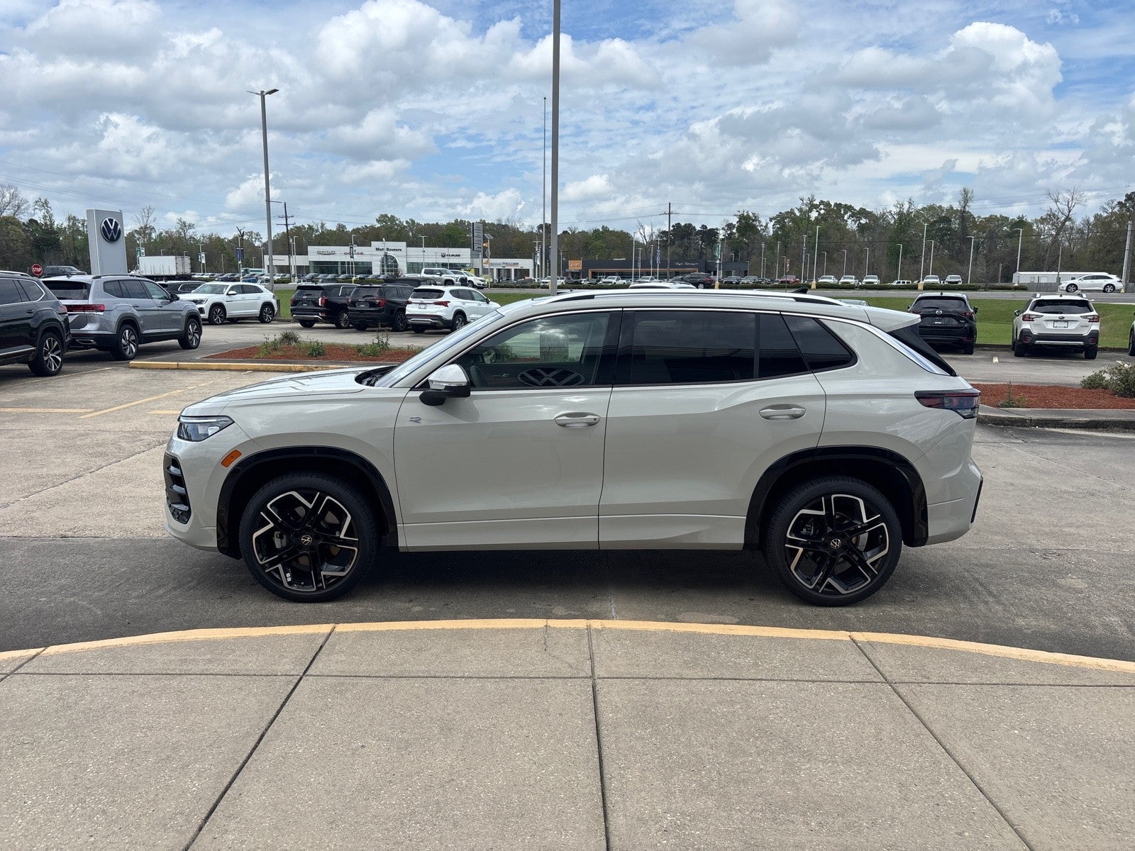 2026 Volkswagen Tiguan SEL R-Line