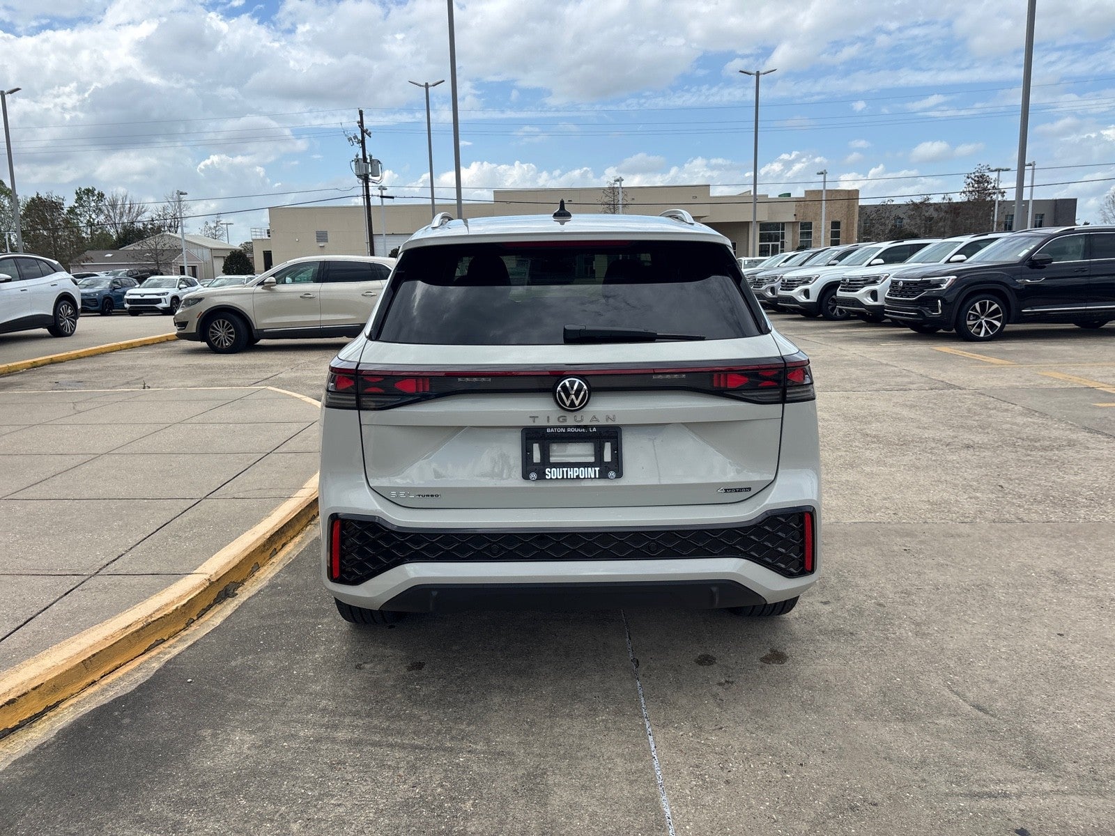 2026 Volkswagen Tiguan SEL R-Line