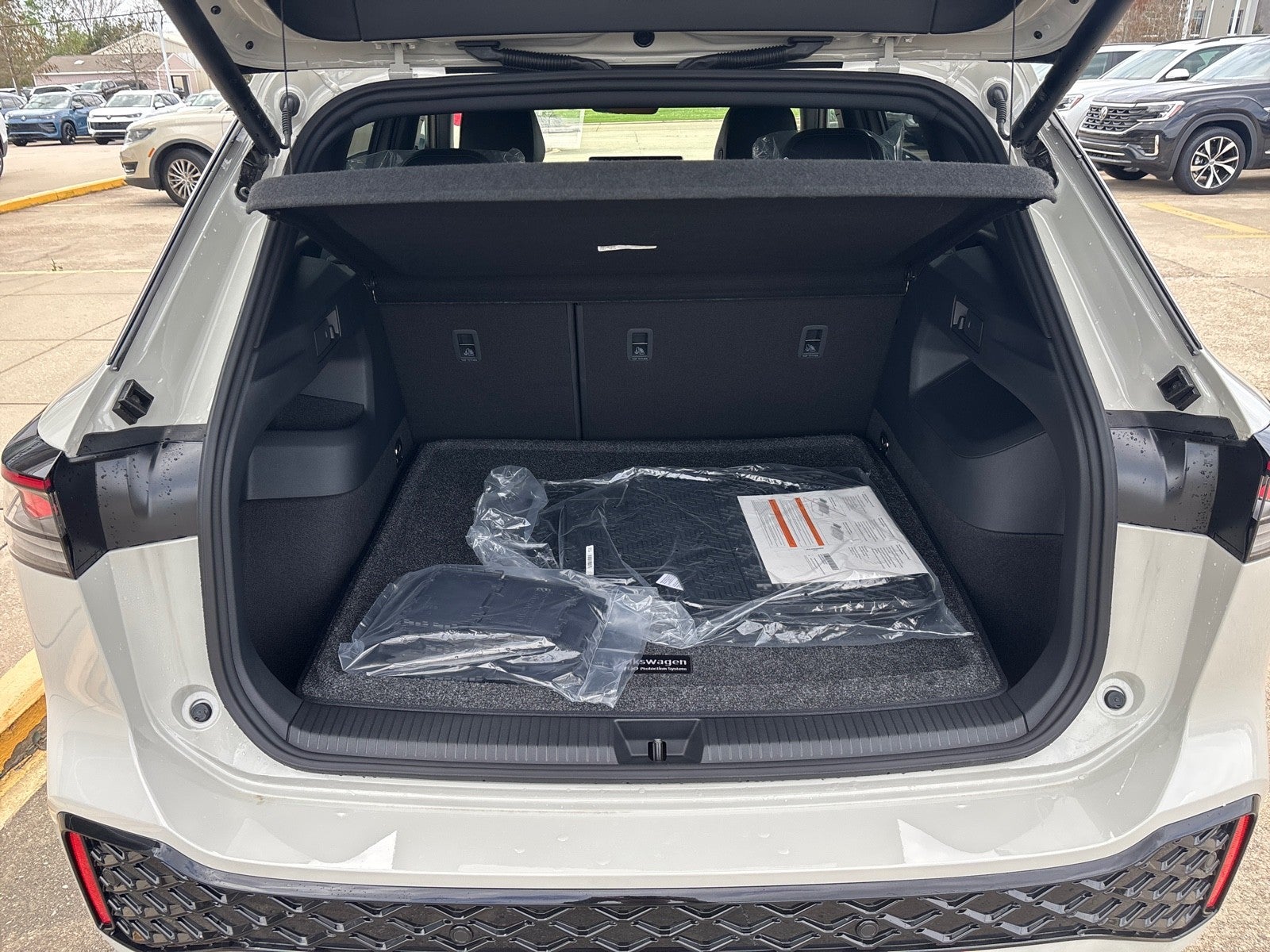 2026 Volkswagen Tiguan SEL R-Line