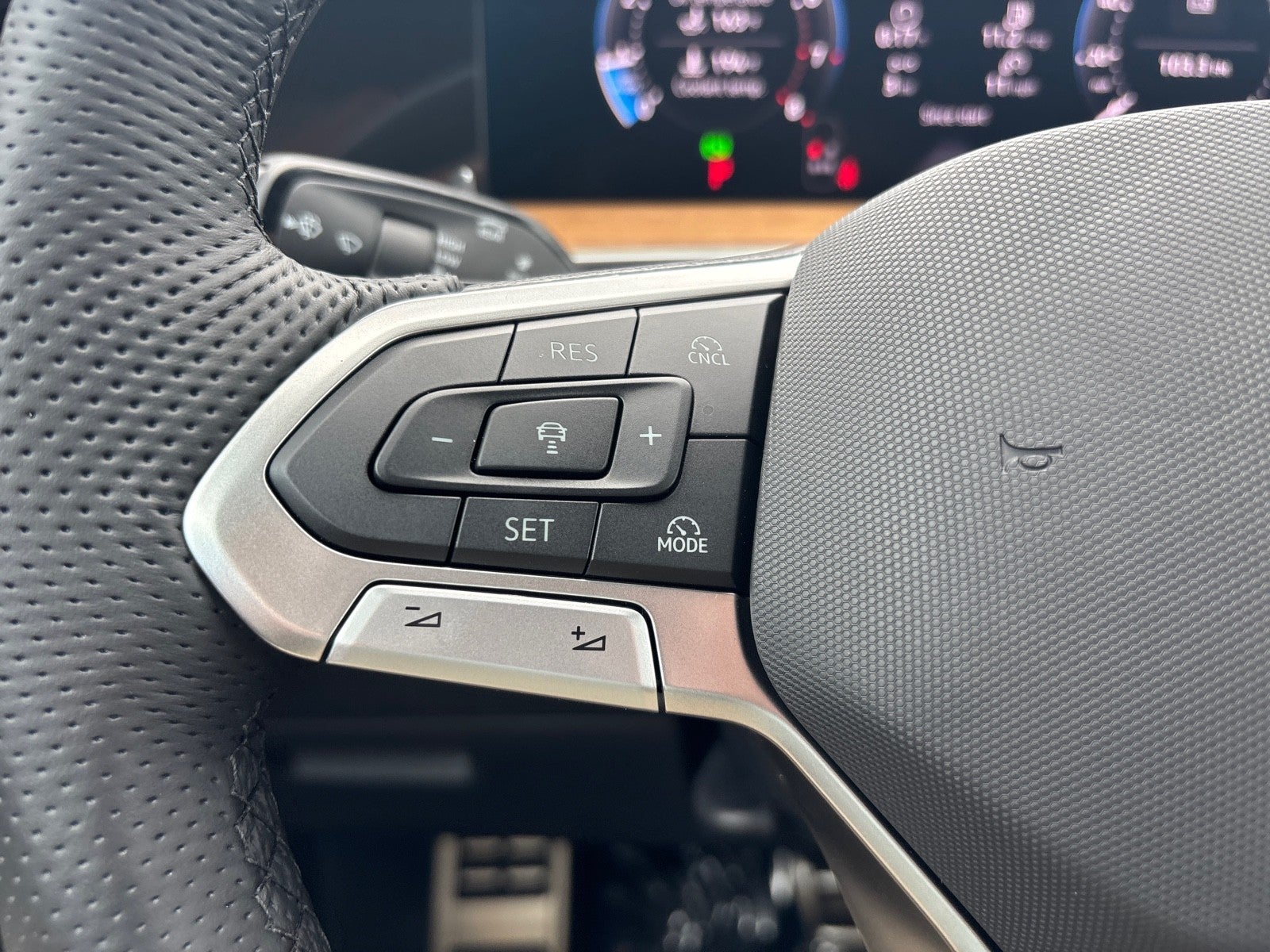 2026 Volkswagen Tiguan SEL R-Line