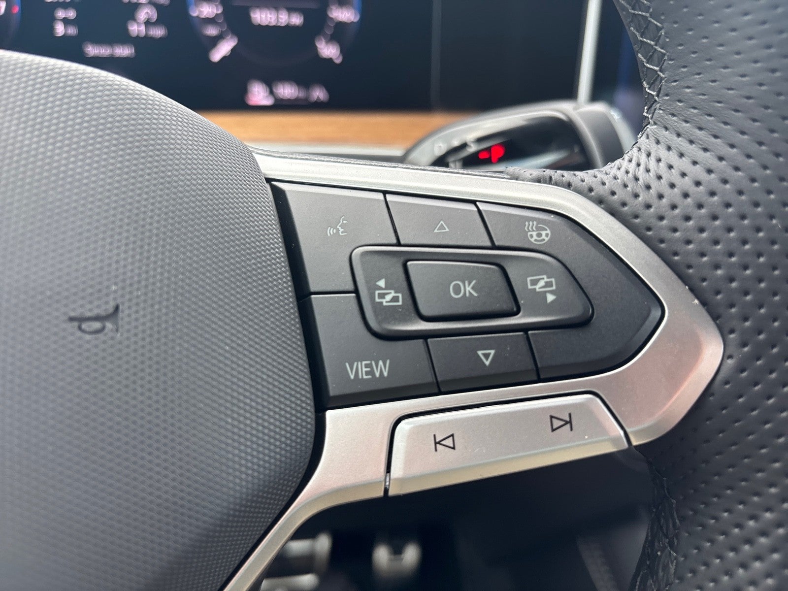 2026 Volkswagen Tiguan SEL R-Line