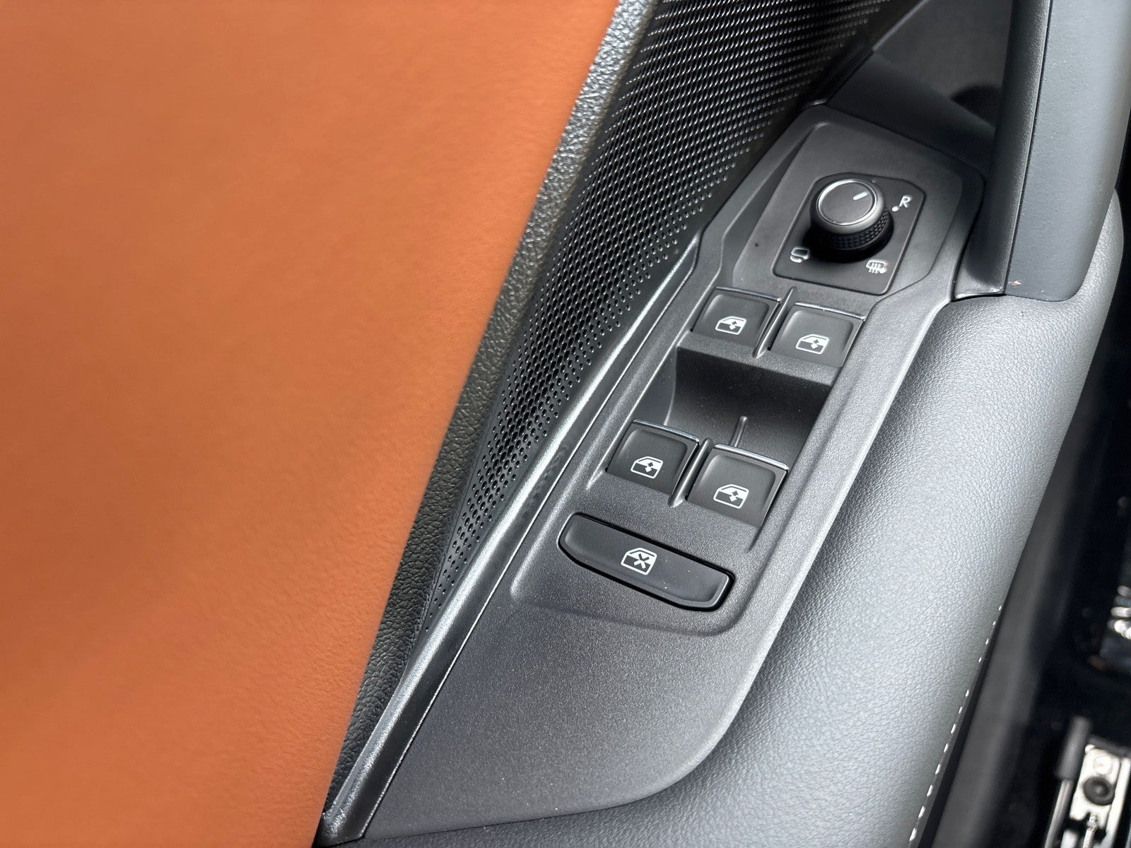 2026 Volkswagen Tiguan SEL R-Line