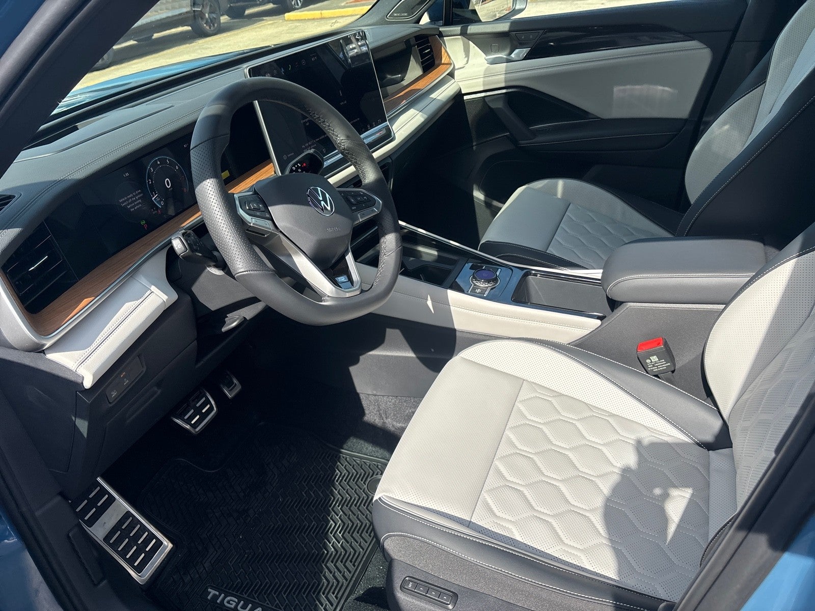 2026 Volkswagen Tiguan SEL R-Line