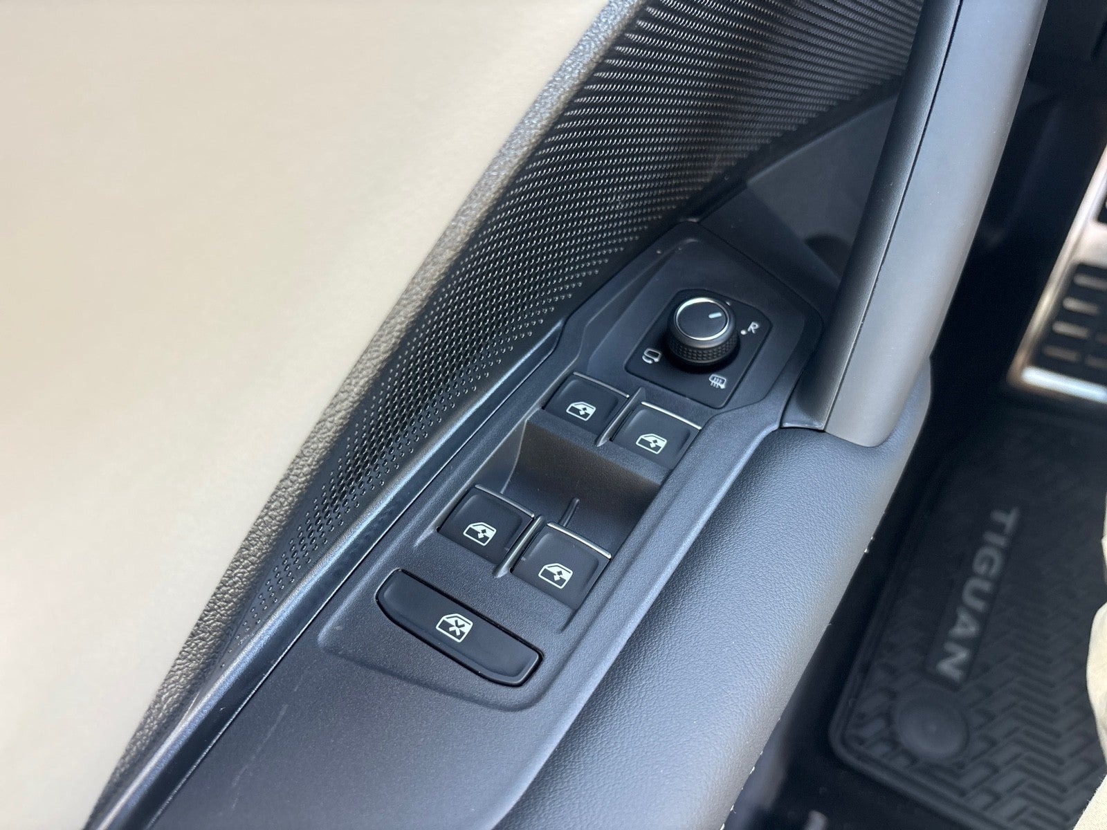 2026 Volkswagen Tiguan SEL R-Line