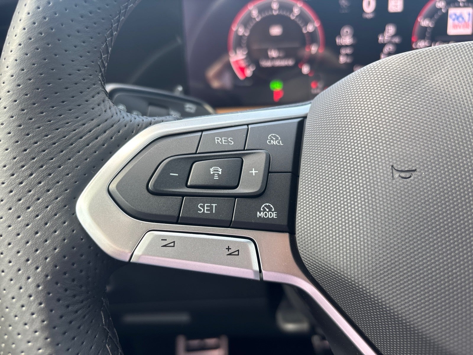 2026 Volkswagen Tiguan SEL R-Line Turbo