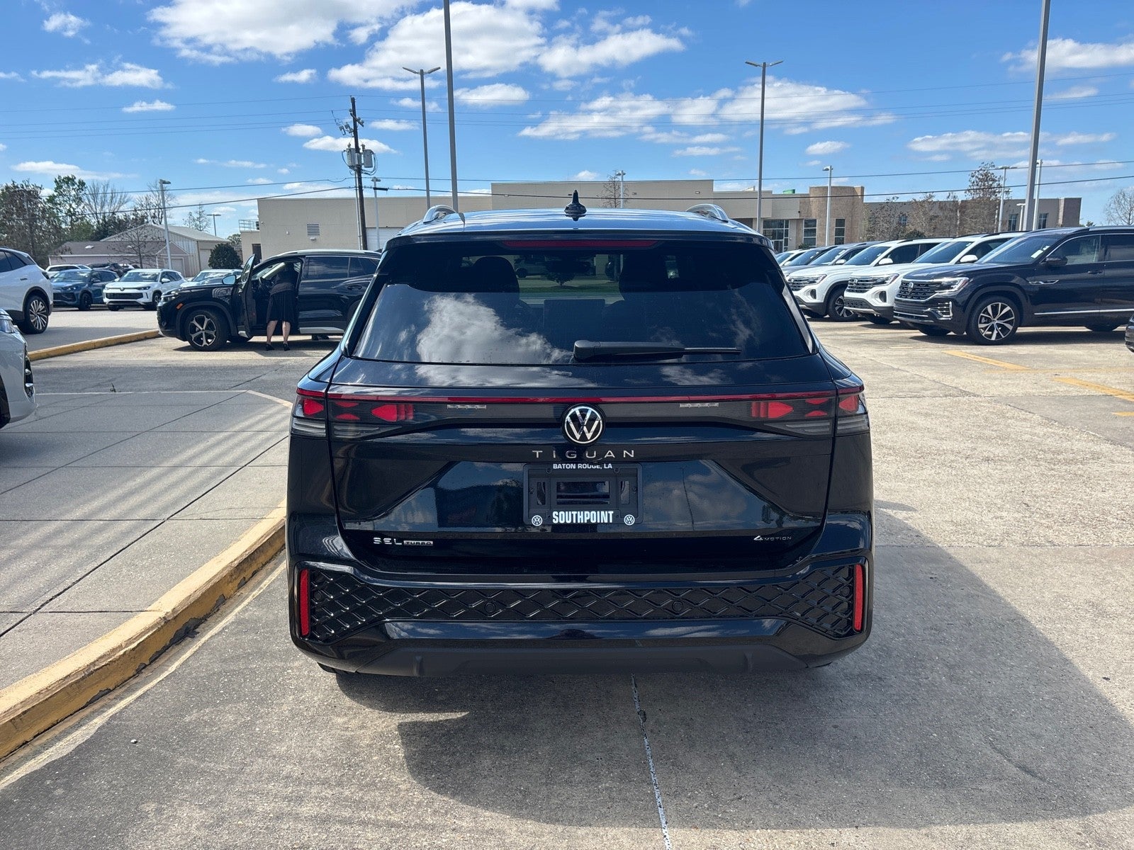 2026 Volkswagen Tiguan SEL R-Line Turbo
