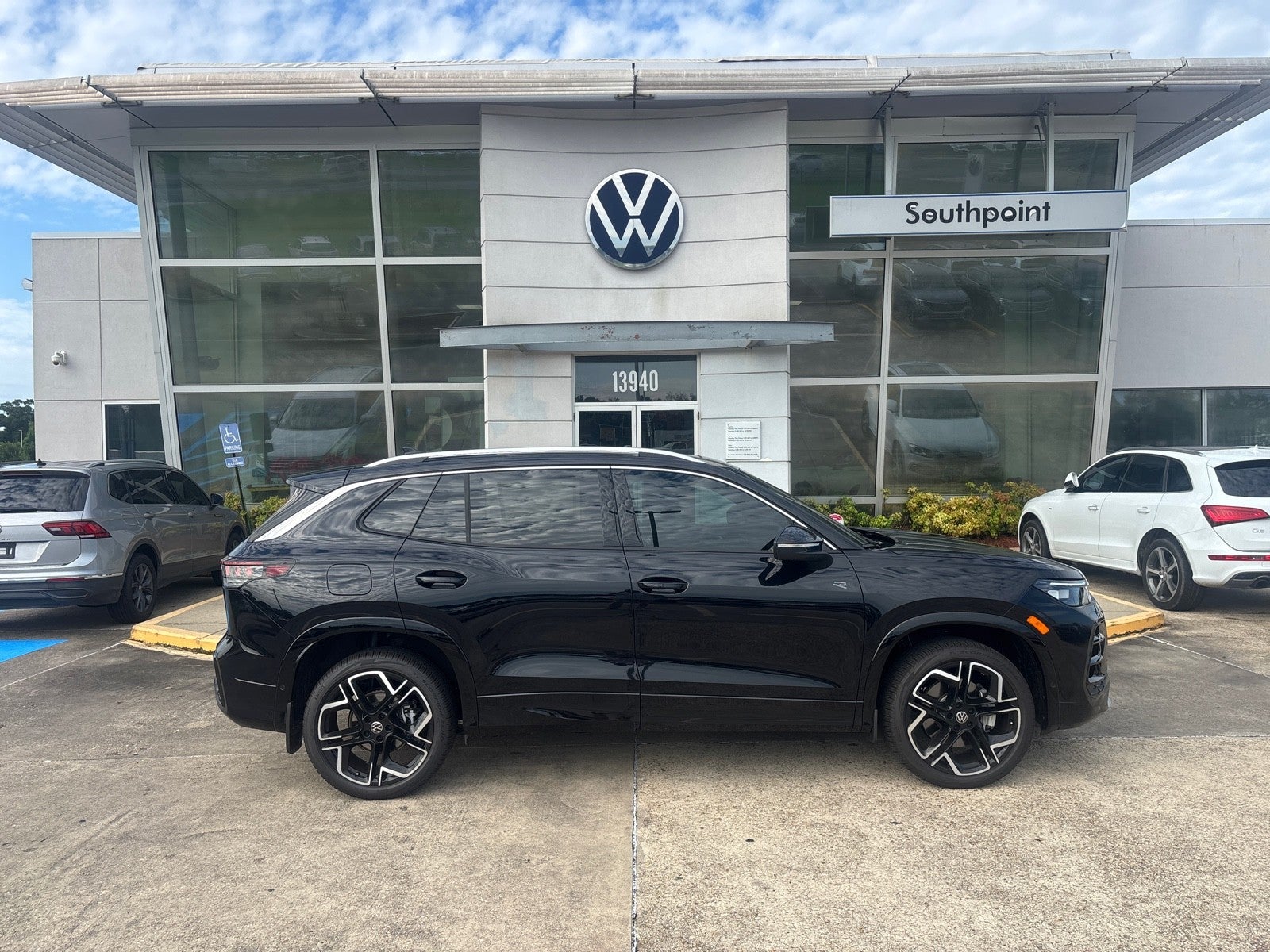 2026 Volkswagen Tiguan SEL R-Line Turbo