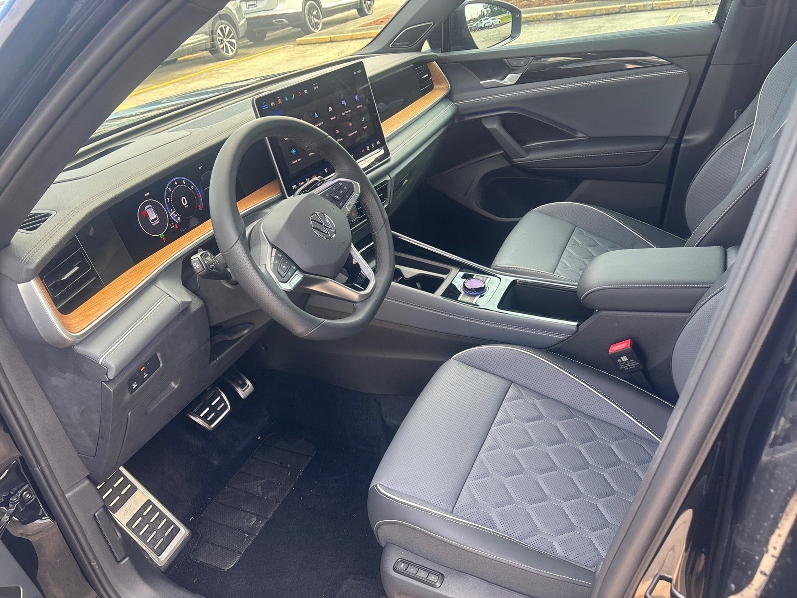 2026 Volkswagen Tiguan SEL R-Line Turbo